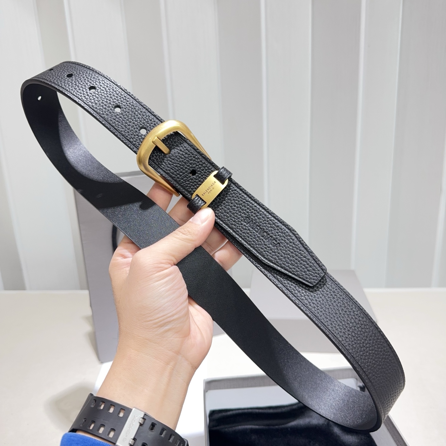 🎐 Balenciaga 🎐（巴黎世家）Suit黑色双面牛皮革腰带，饰以做旧金属配件精品扣头打造 ，尾部