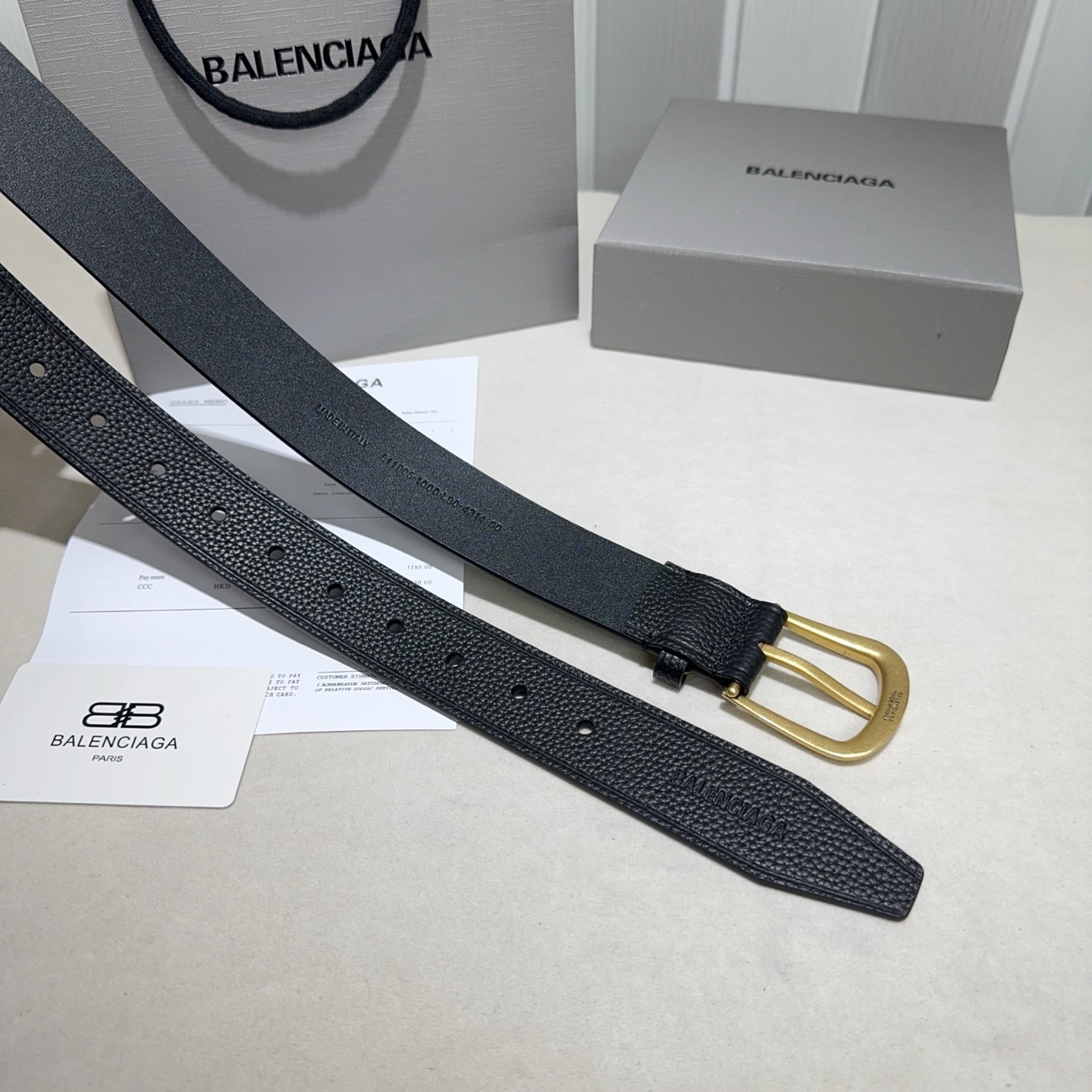 🎐 Balenciaga 🎐（巴黎世家）Suit黑色双面牛皮革腰带，饰以做旧金属配件精品扣头打造 ，尾部