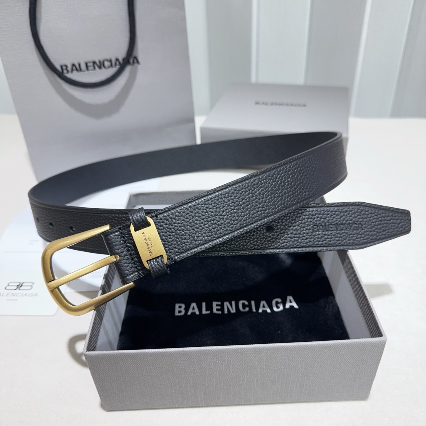 🎐 Balenciaga 🎐（巴黎世家）Suit黑色双面牛皮革腰带，饰以做旧金属配件精品扣头打造 ，尾部