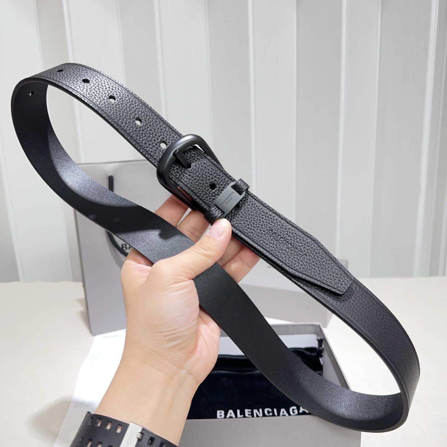 🎐 Balenciaga 🎐（巴黎世家）Suit黑色双面牛皮革腰带，饰以做旧金属配件精品扣头打造 ，尾部