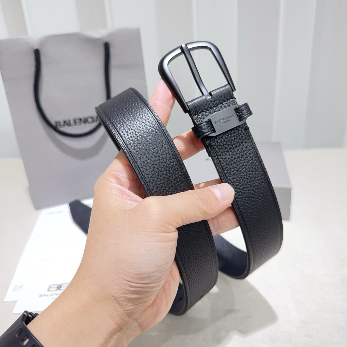 🎐 Balenciaga 🎐（巴黎世家）Suit黑色双面牛皮革腰带，饰以做旧金属配件精品扣头打造 ，尾部