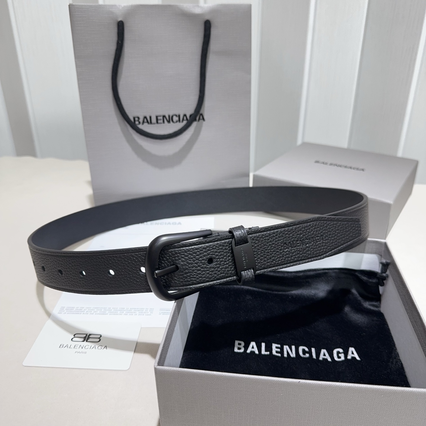 🎐 Balenciaga 🎐（巴黎世家）Suit黑色双面牛皮革腰带，饰以做旧金属配件精品扣头打造 ，尾部