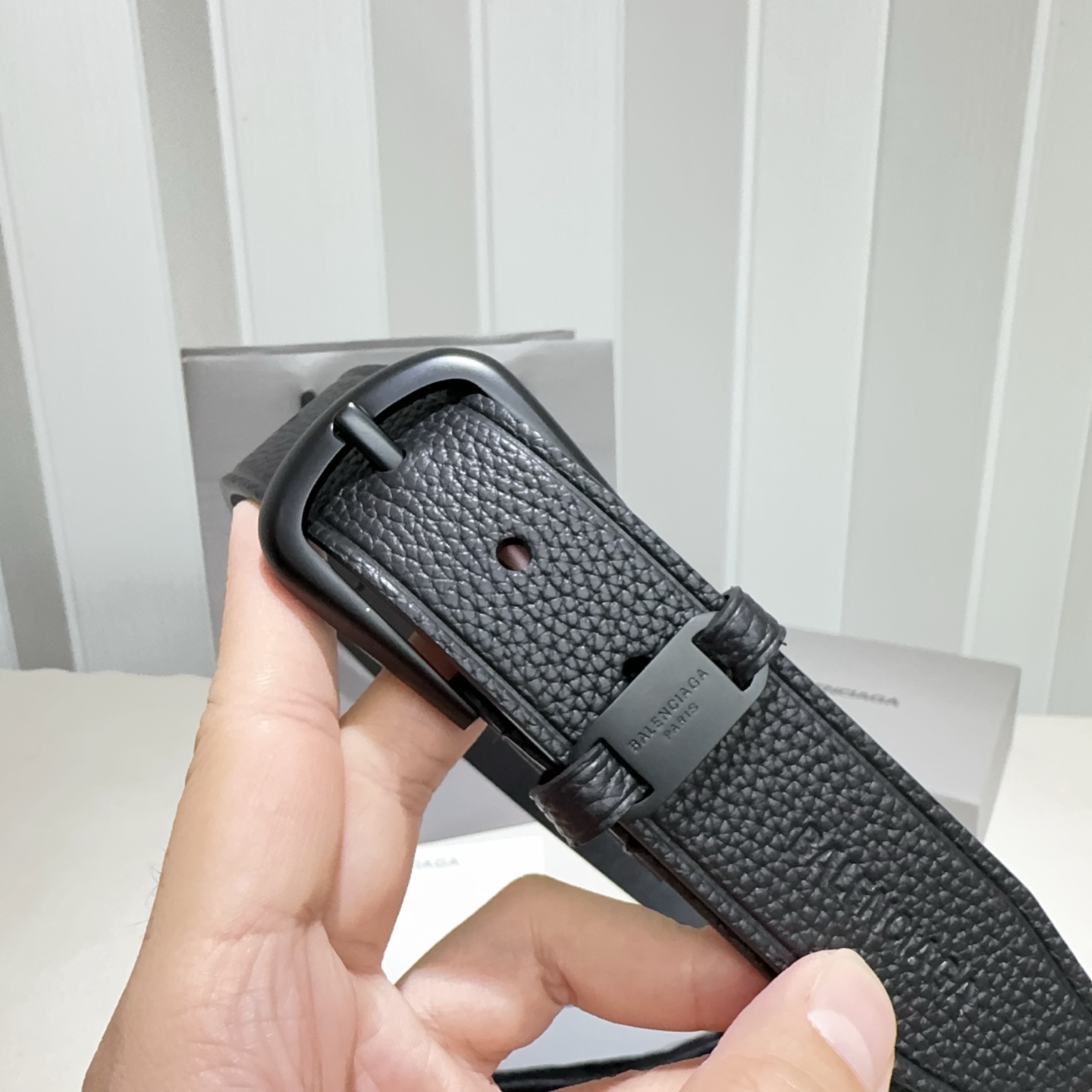 🎐 Balenciaga 🎐（巴黎世家）Suit黑色双面牛皮革腰带，饰以做旧金属配件精品扣头打造 ，尾部