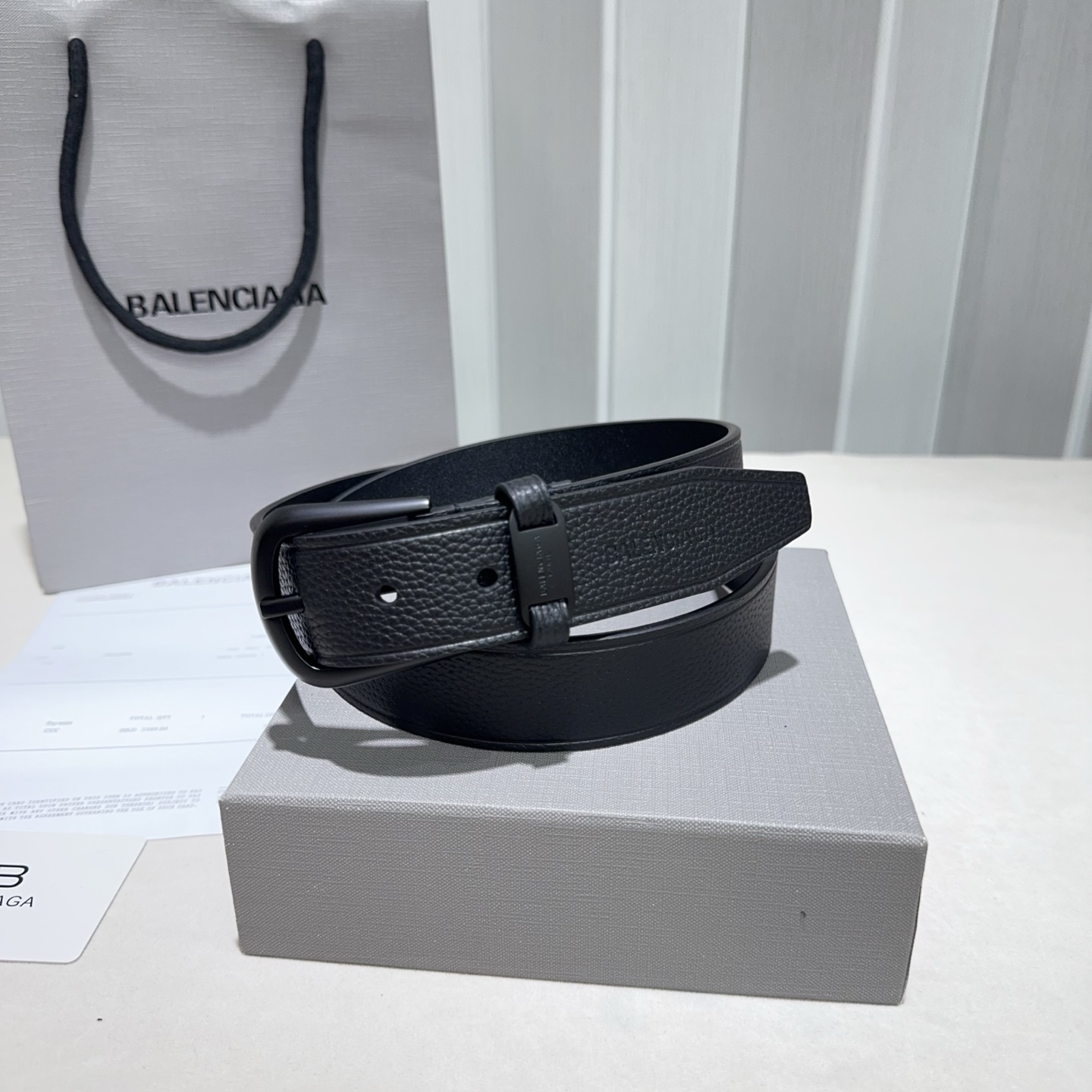 🎐 Balenciaga 🎐（巴黎世家）Suit黑色双面牛皮革腰带，饰以做旧金属配件精品扣头打造 ，尾部