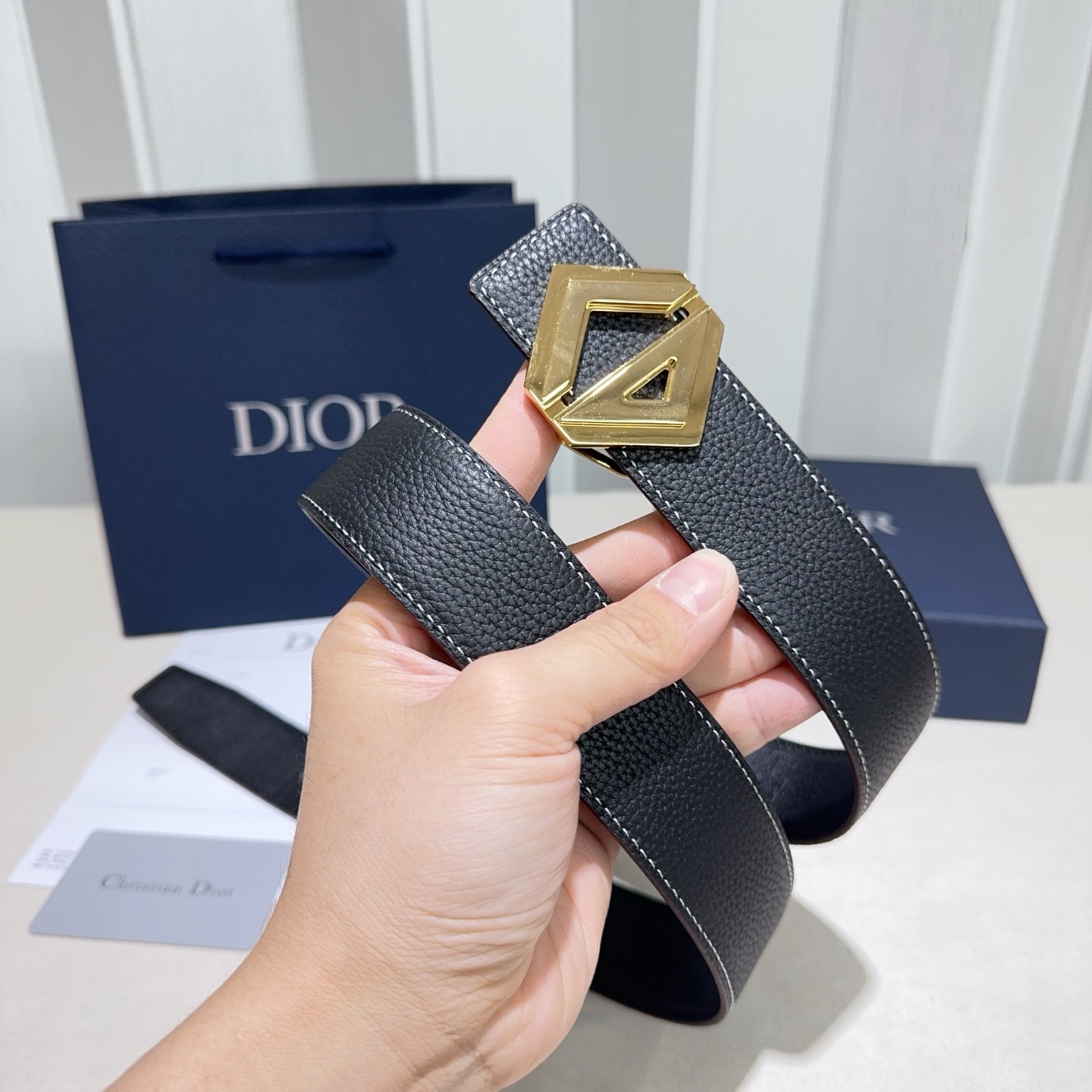 🎐 Christian Dior🎐（迪奥）采用togo 纹搭配纳帕纹双面头层牛皮➕精品纯铜扣头打造 柔软
