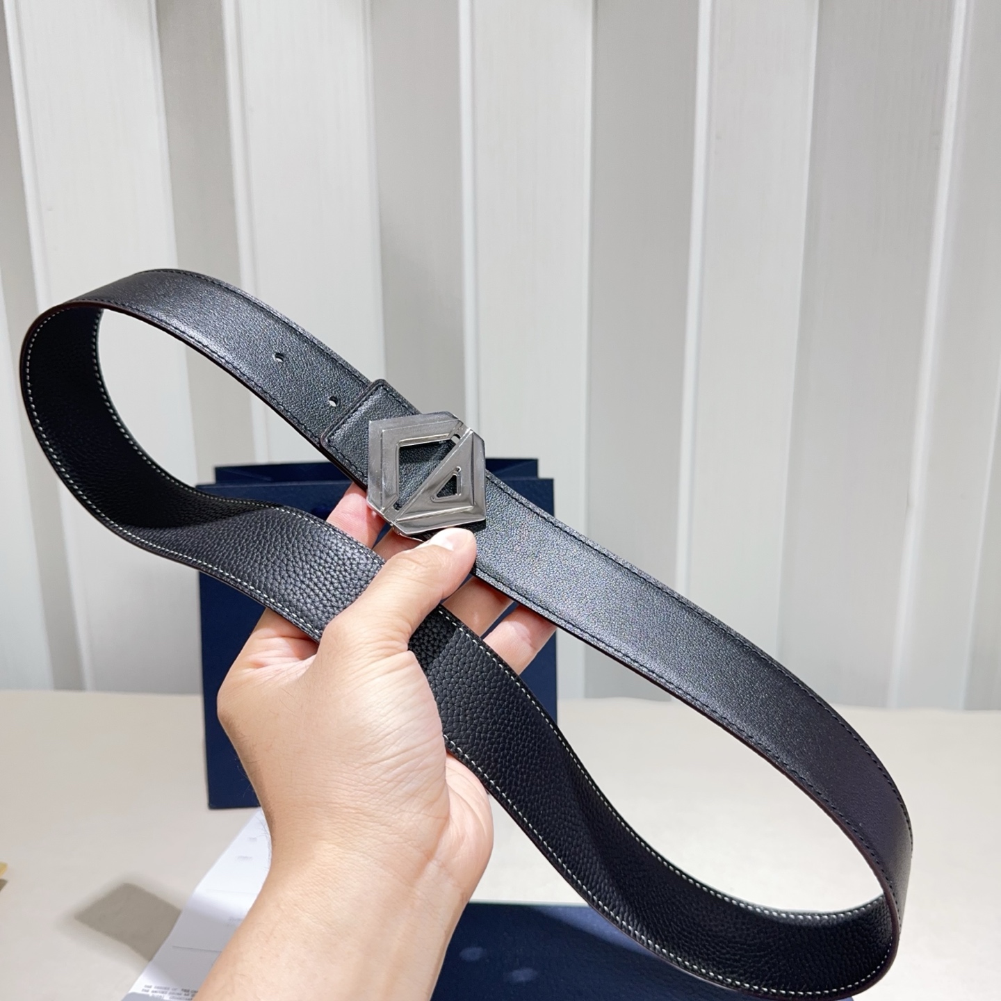 🎐 Christian Dior🎐（迪奥）采用togo 纹搭配纳帕纹双面头层牛皮➕精品纯铜扣头打造 柔软