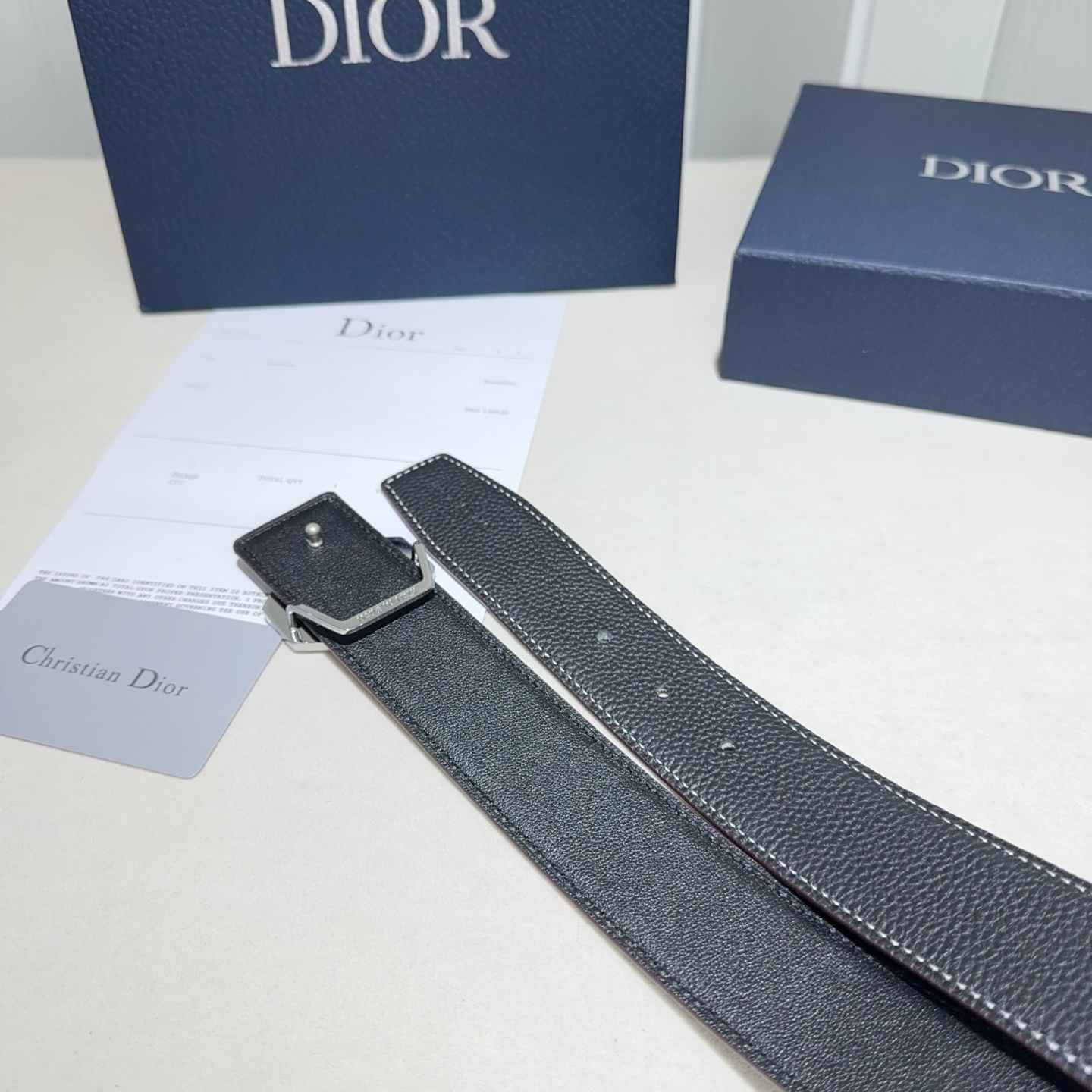 🎐 Christian Dior🎐（迪奥）采用togo 纹搭配纳帕纹双面头层牛皮➕精品纯铜扣头打造 柔软