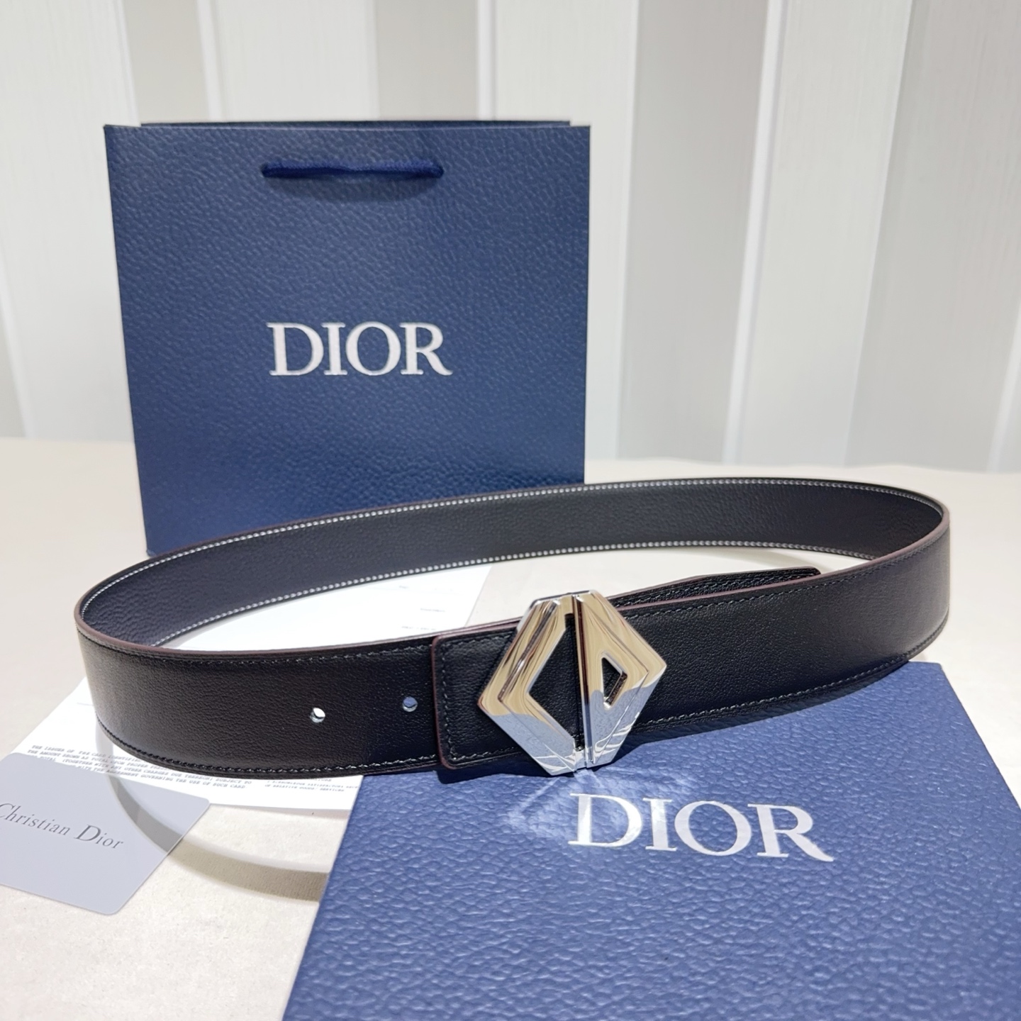 🎐 Christian Dior🎐（迪奥）采用togo 纹搭配纳帕纹双面头层牛皮➕精品纯铜扣头打造 柔软