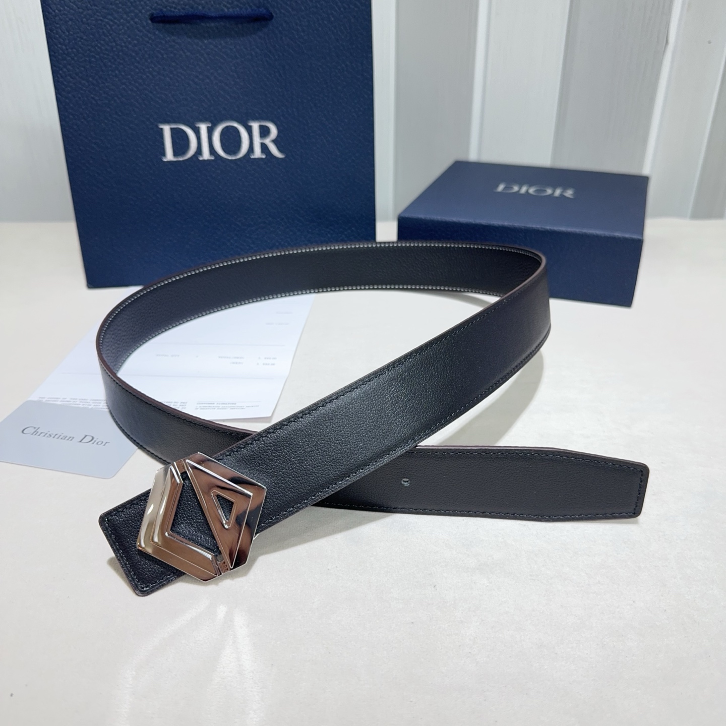 🎐 Christian Dior🎐（迪奥）采用togo 纹搭配纳帕纹双面头层牛皮➕精品纯铜扣头打造 柔软