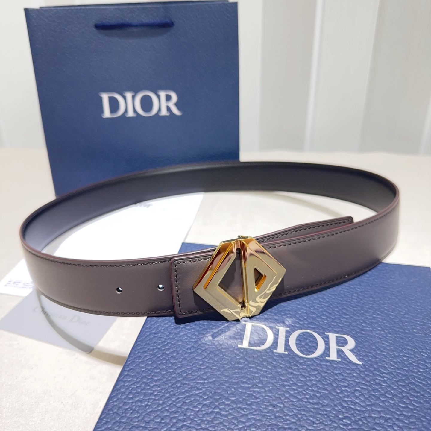 🎐 Christian Dior🎐（迪奥）采用双面修面头层牛皮➕精品纯铜扣头打造 柔软细腻，双面可用,百