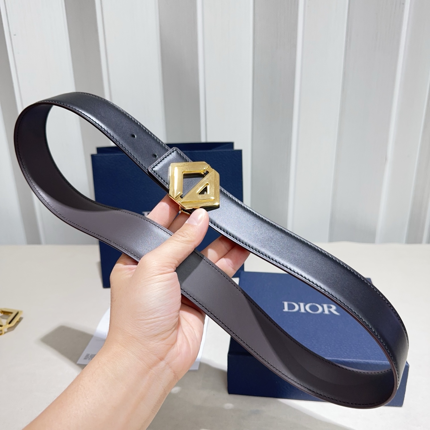 🎐 Christian Dior🎐（迪奥）采用双面修面头层牛皮➕精品纯铜扣头打造 柔软细腻，双面可用,百