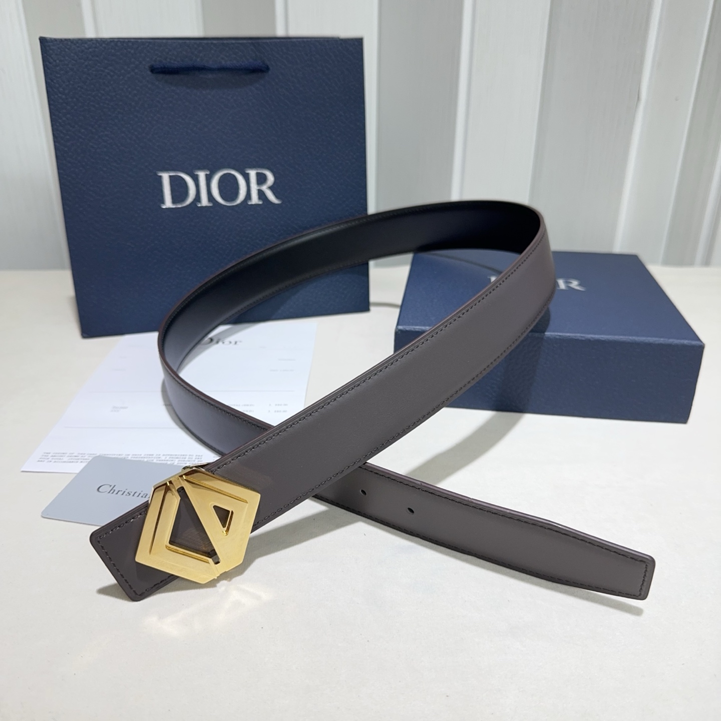 🎐 Christian Dior🎐（迪奥）采用双面修面头层牛皮➕精品纯铜扣头打造 柔软细腻，双面可用,百