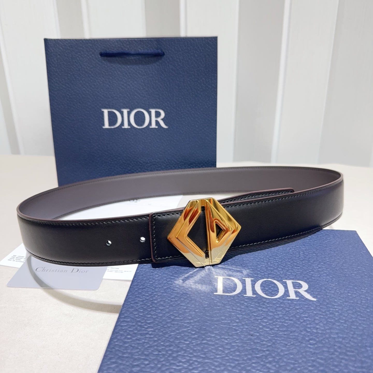 🎐 Christian Dior🎐（迪奥）采用双面修面头层牛皮➕精品纯铜扣头打造 柔软细腻，双面可用,百