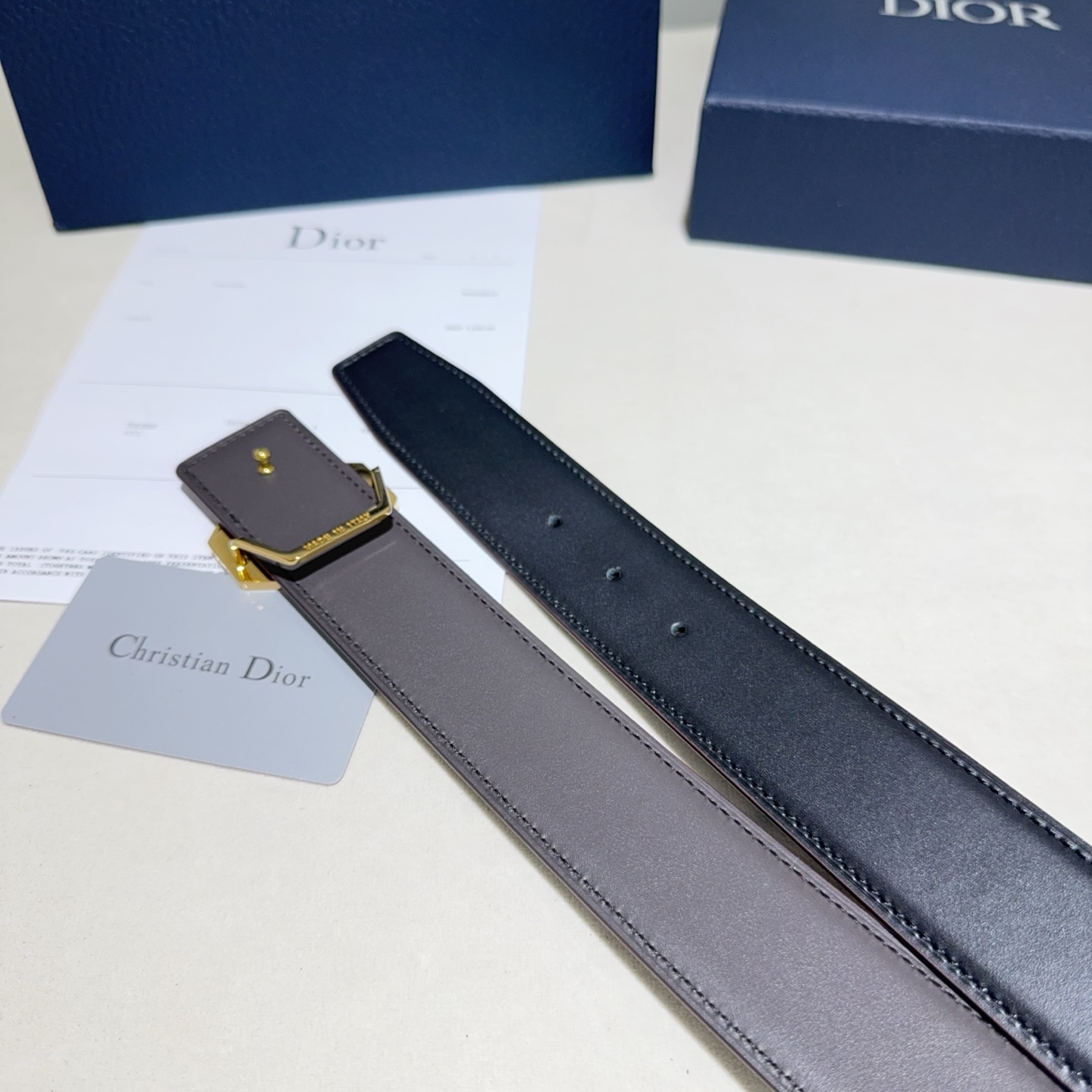 🎐 Christian Dior🎐（迪奥）采用双面修面头层牛皮➕精品纯铜扣头打造 柔软细腻，双面可用,百