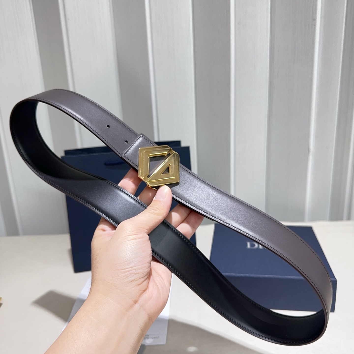 🎐 Christian Dior🎐（迪奥）采用双面修面头层牛皮➕精品纯铜扣头打造 柔软细腻，双面可用,百