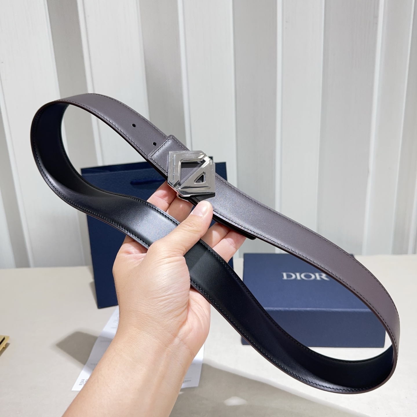 🎐 Christian Dior🎐（迪奥）采用双面修面头层牛皮➕精品纯铜扣头打造 柔软细腻，双面可用,百