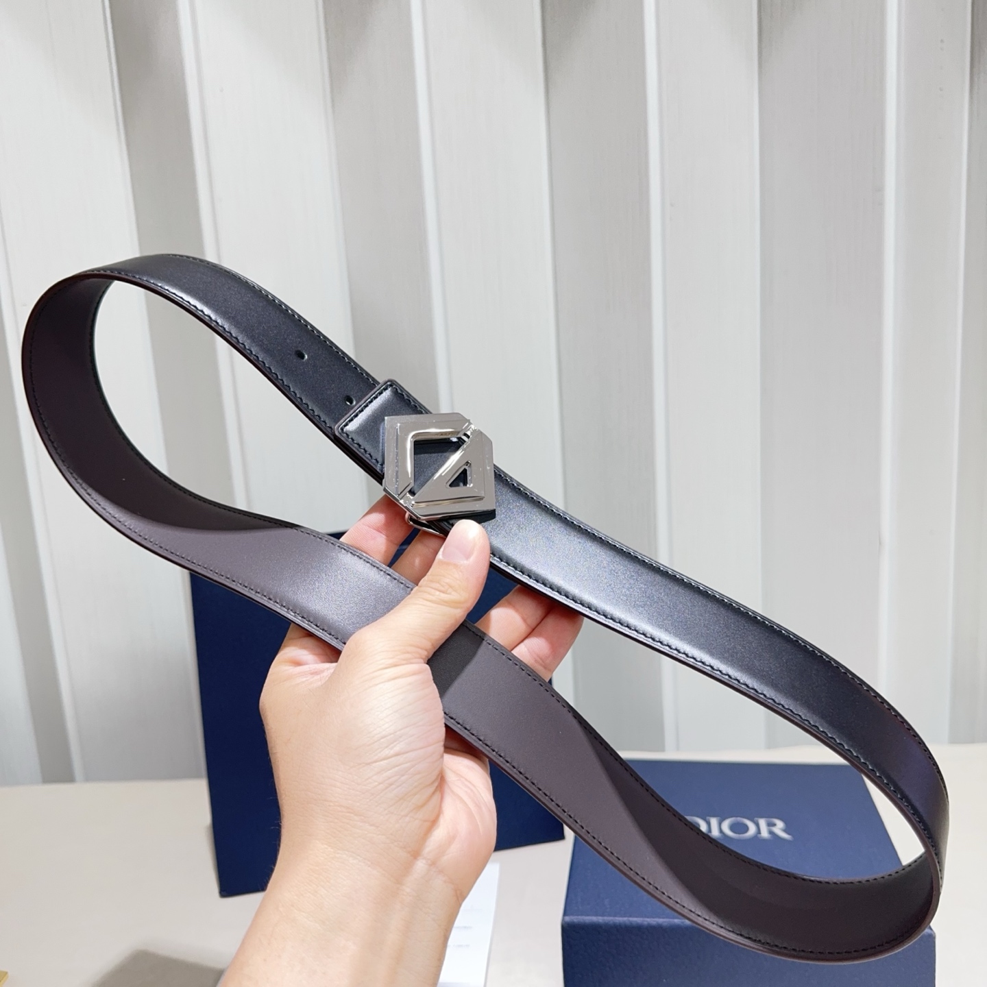 🎐 Christian Dior🎐（迪奥）采用双面修面头层牛皮➕精品纯铜扣头打造 柔软细腻，双面可用,百