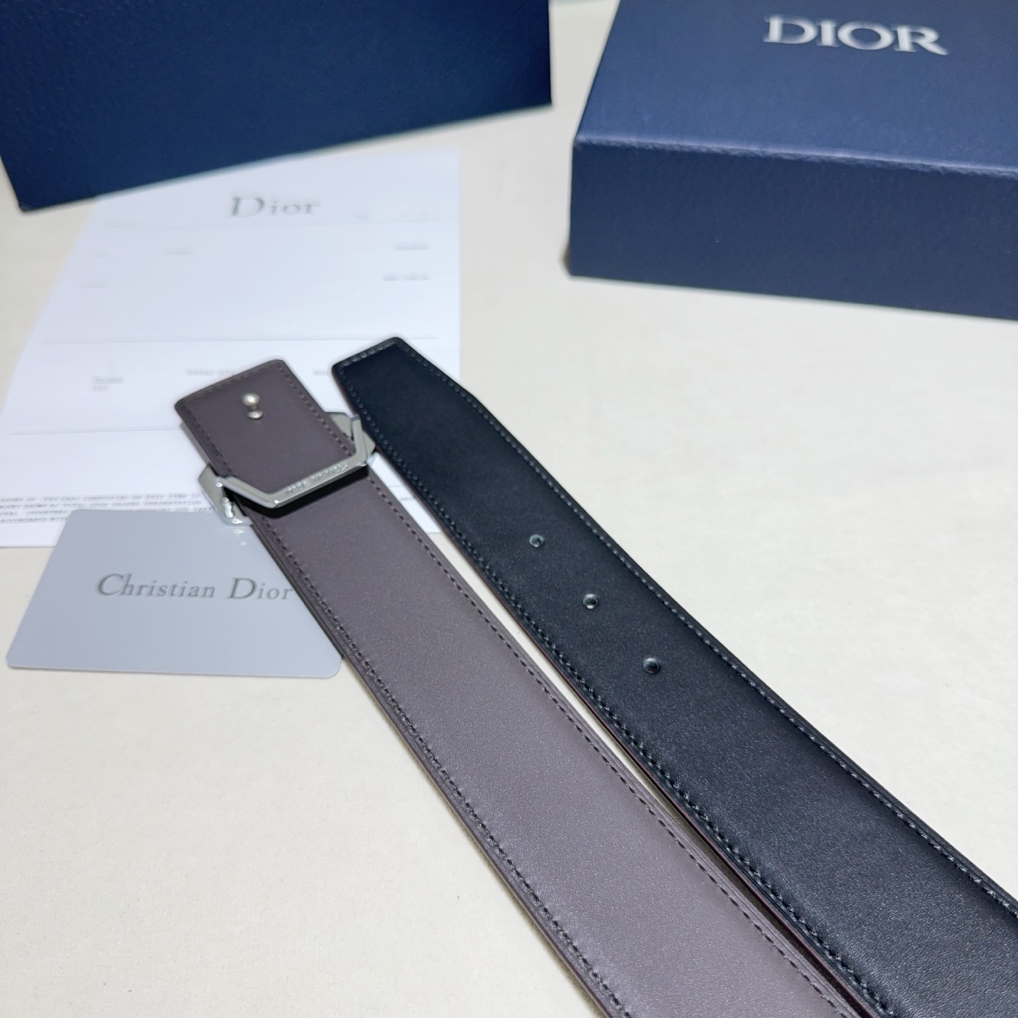 🎐 Christian Dior🎐（迪奥）采用双面修面头层牛皮➕精品纯铜扣头打造 柔软细腻，双面可用,百