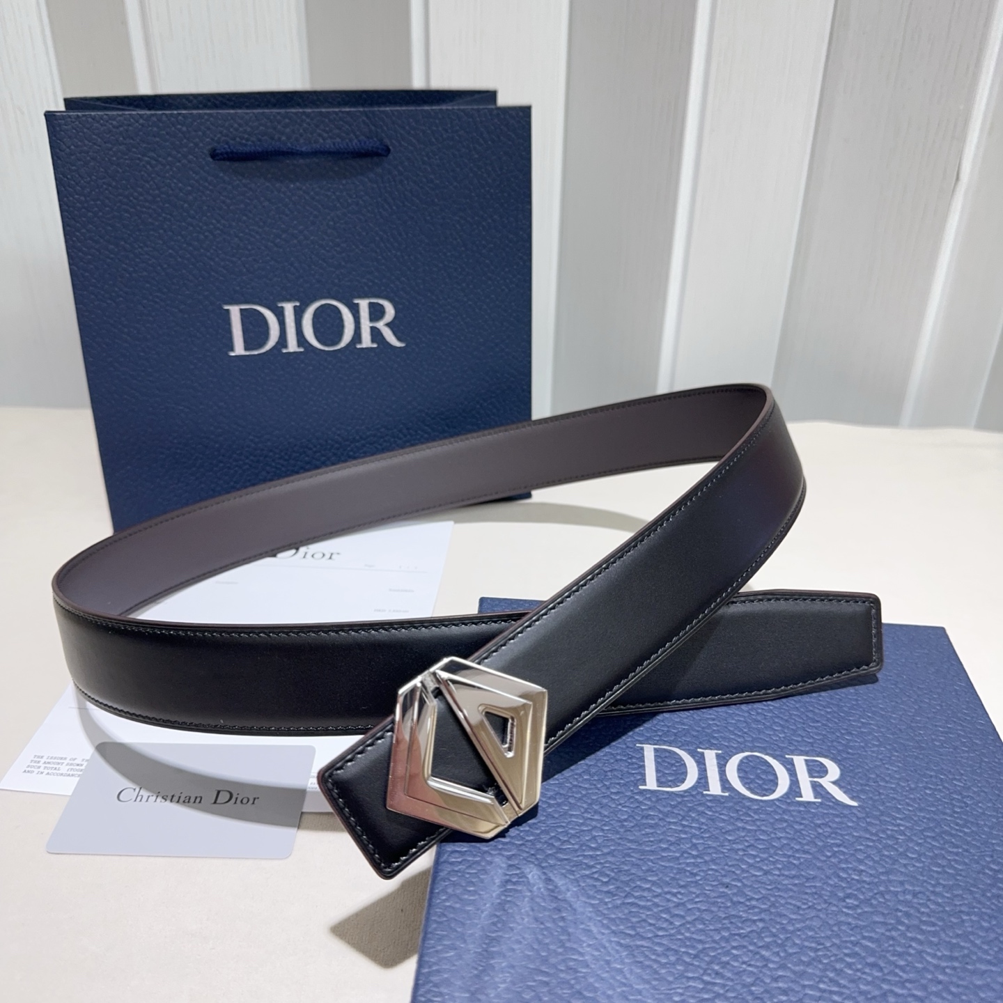 🎐 Christian Dior🎐（迪奥）采用双面修面头层牛皮➕精品纯铜扣头打造 柔软细腻，双面可用,百