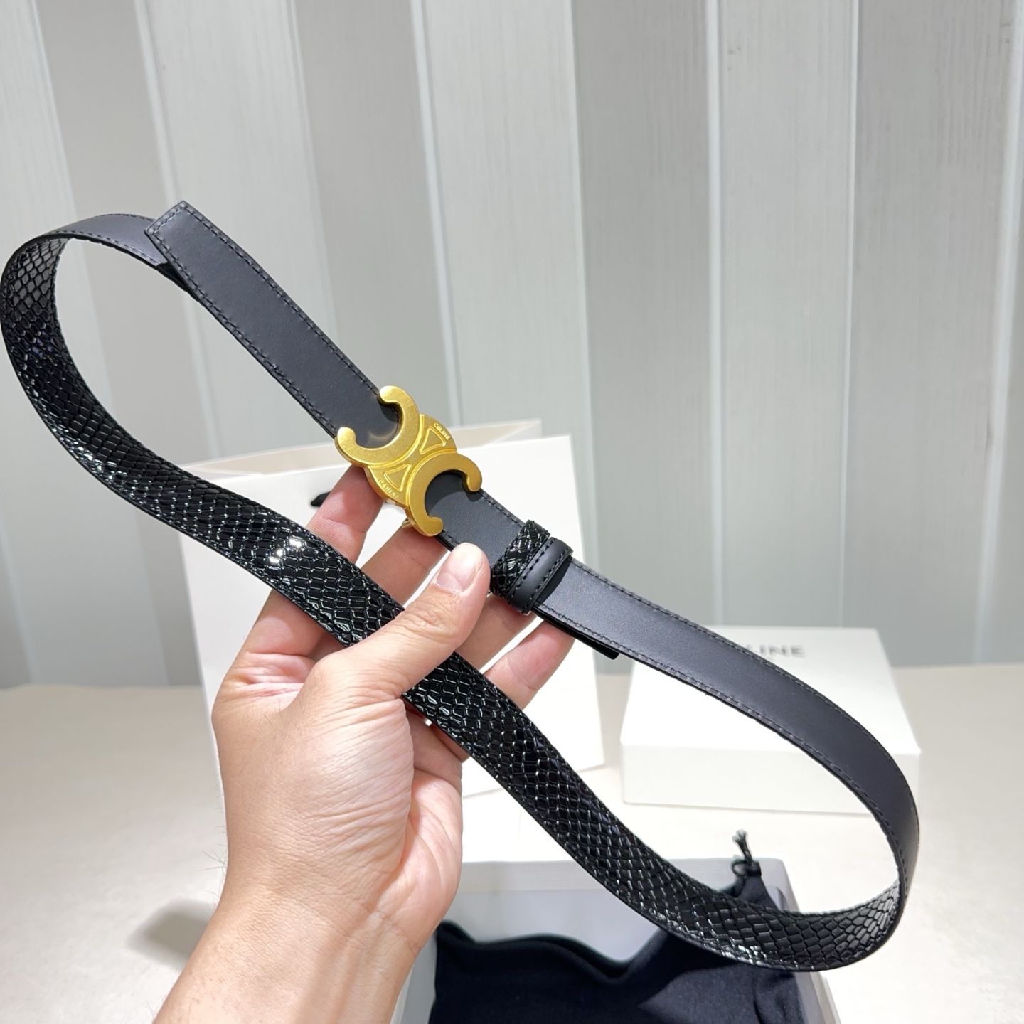 CELINE✨凯旋门蛇纹细腰｜yyds蛇纹肌理搭配平纹牛皮+经典扣头一根腰带解锁N种穿搭精致感细款版型勾