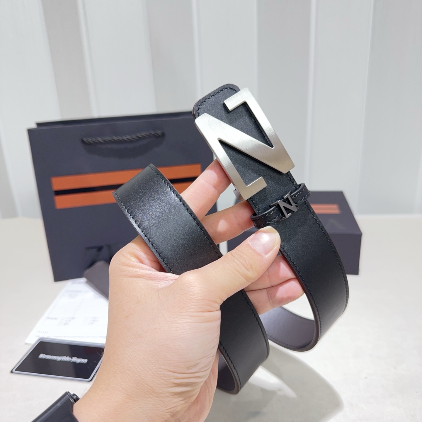 ZEGNA(杰尼亚)Z字扣皮带，双面牛皮平纹质感拉满，金属扣饰简约大气，商务休闲双场景适配，低调奢华的男