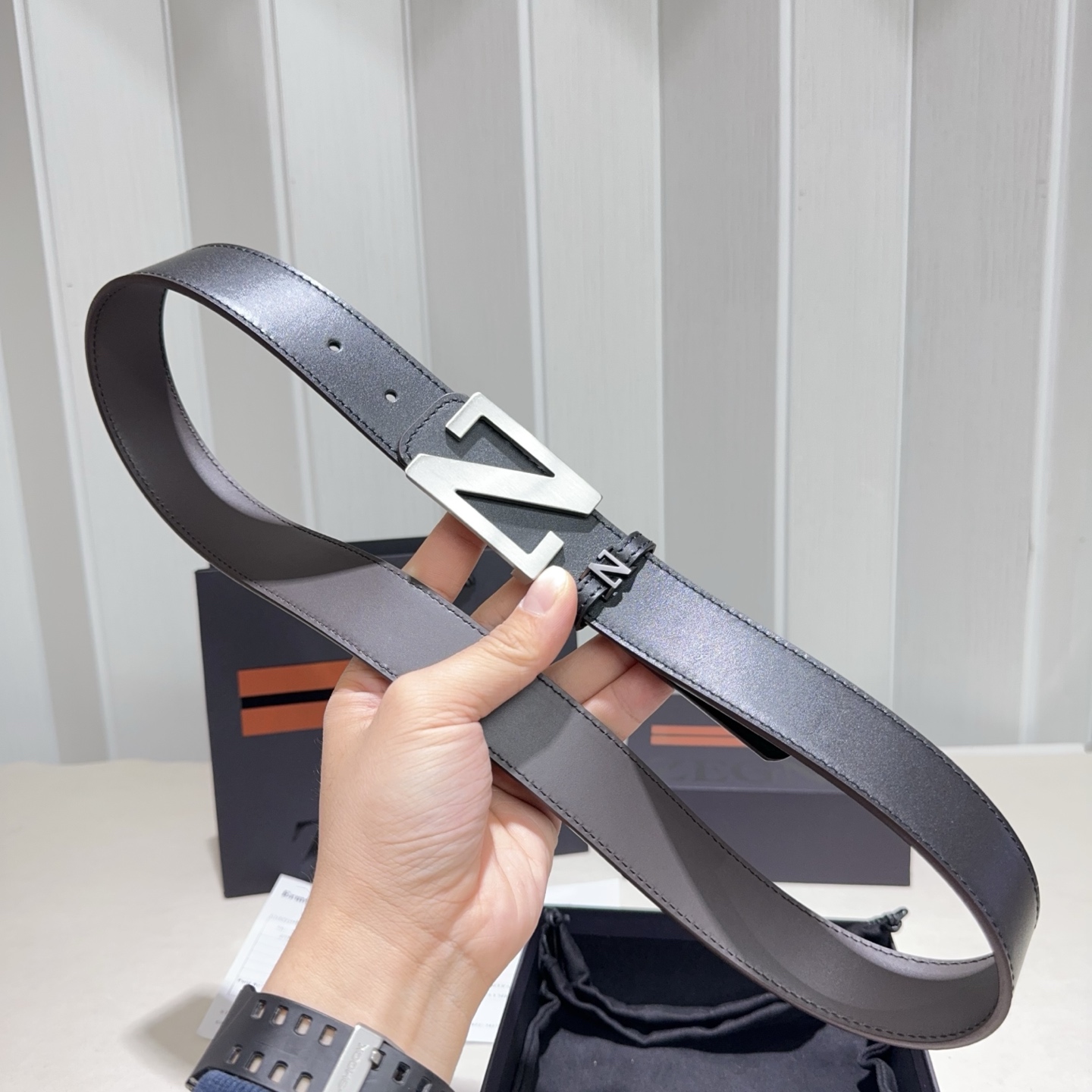 ZEGNA(杰尼亚)Z字扣皮带，双面牛皮平纹质感拉满，金属扣饰简约大气，商务休闲双场景适配，低调奢华的男