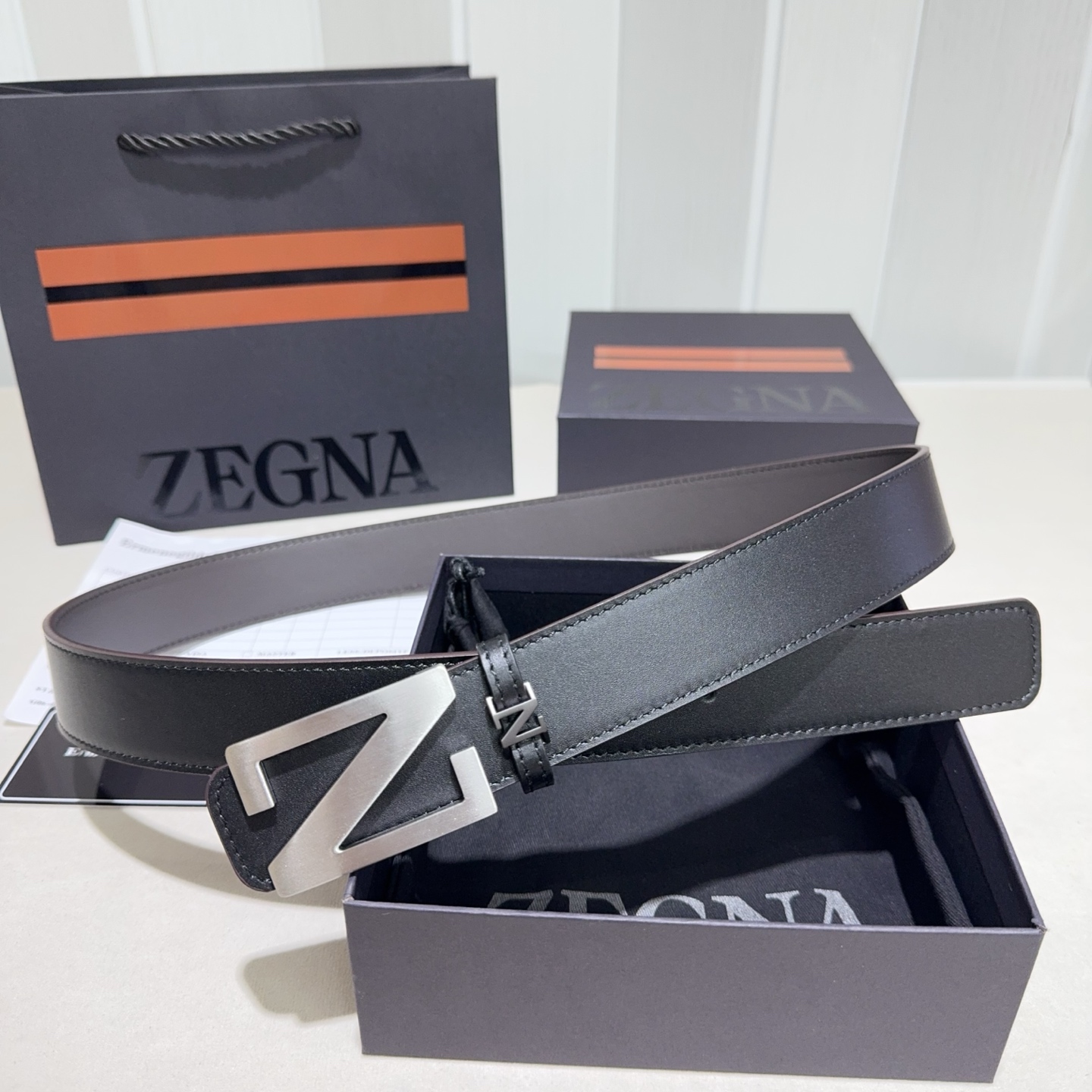 ZEGNA(杰尼亚)Z字扣皮带，双面牛皮平纹质感拉满，金属扣饰简约大气，商务休闲双场景适配，低调奢华的男