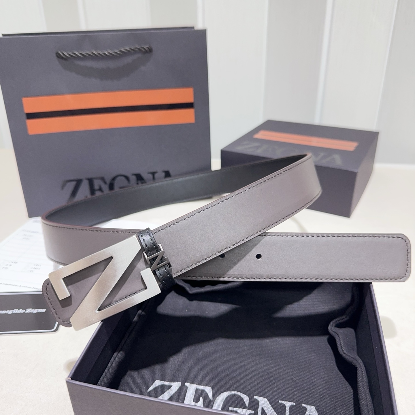 ZEGNA(杰尼亚)Z字扣皮带，双面牛皮平纹质感拉满，金属扣饰简约大气，商务休闲双场景适配，低调奢华的男