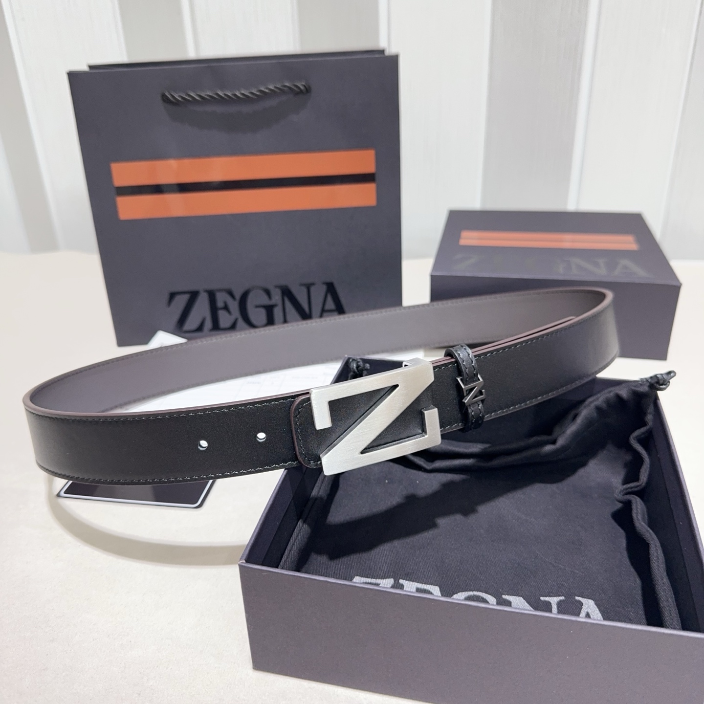 ZEGNA(杰尼亚)Z字扣皮带，双面牛皮平纹质感拉满，金属扣饰简约大气，商务休闲双场景适配，低调奢华的男