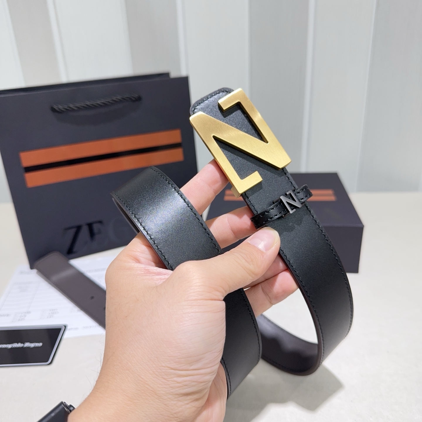 ZEGNA(杰尼亚)Z字扣皮带，双面牛皮平纹质感拉满，金属扣饰简约大气，商务休闲双场景适配，低调奢华的男