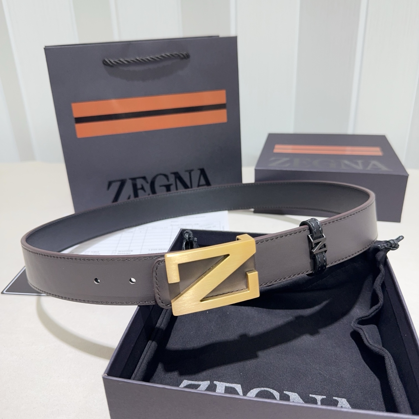 ZEGNA(杰尼亚)Z字扣皮带，双面牛皮平纹质感拉满，金属扣饰简约大气，商务休闲双场景适配，低调奢华的男