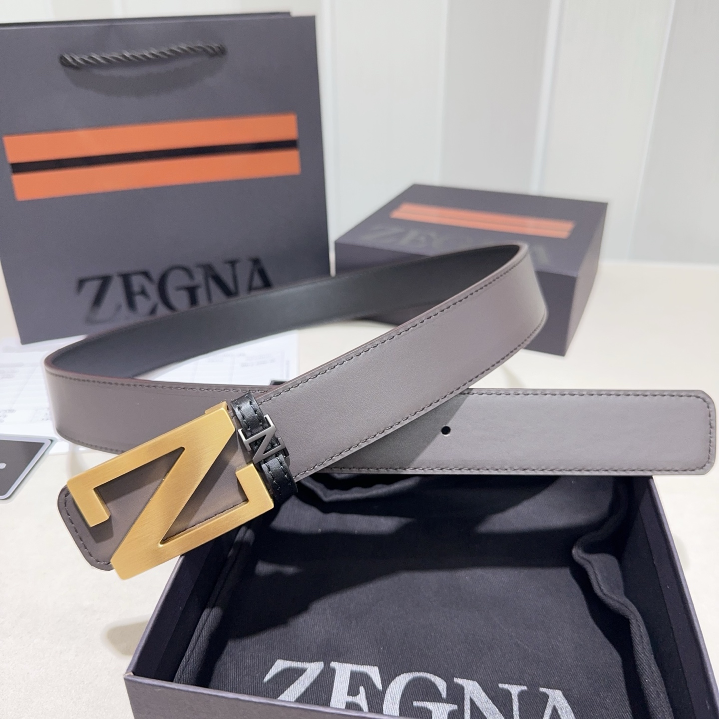 ZEGNA(杰尼亚)Z字扣皮带，双面牛皮平纹质感拉满，金属扣饰简约大气，商务休闲双场景适配，低调奢华的男