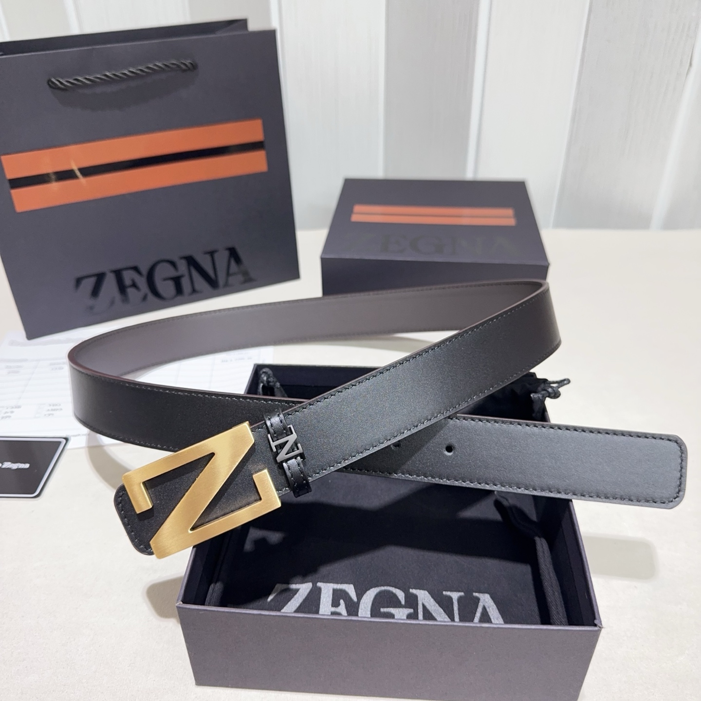ZEGNA(杰尼亚)Z字扣皮带，双面牛皮平纹质感拉满，金属扣饰简约大气，商务休闲双场景适配，低调奢华的男