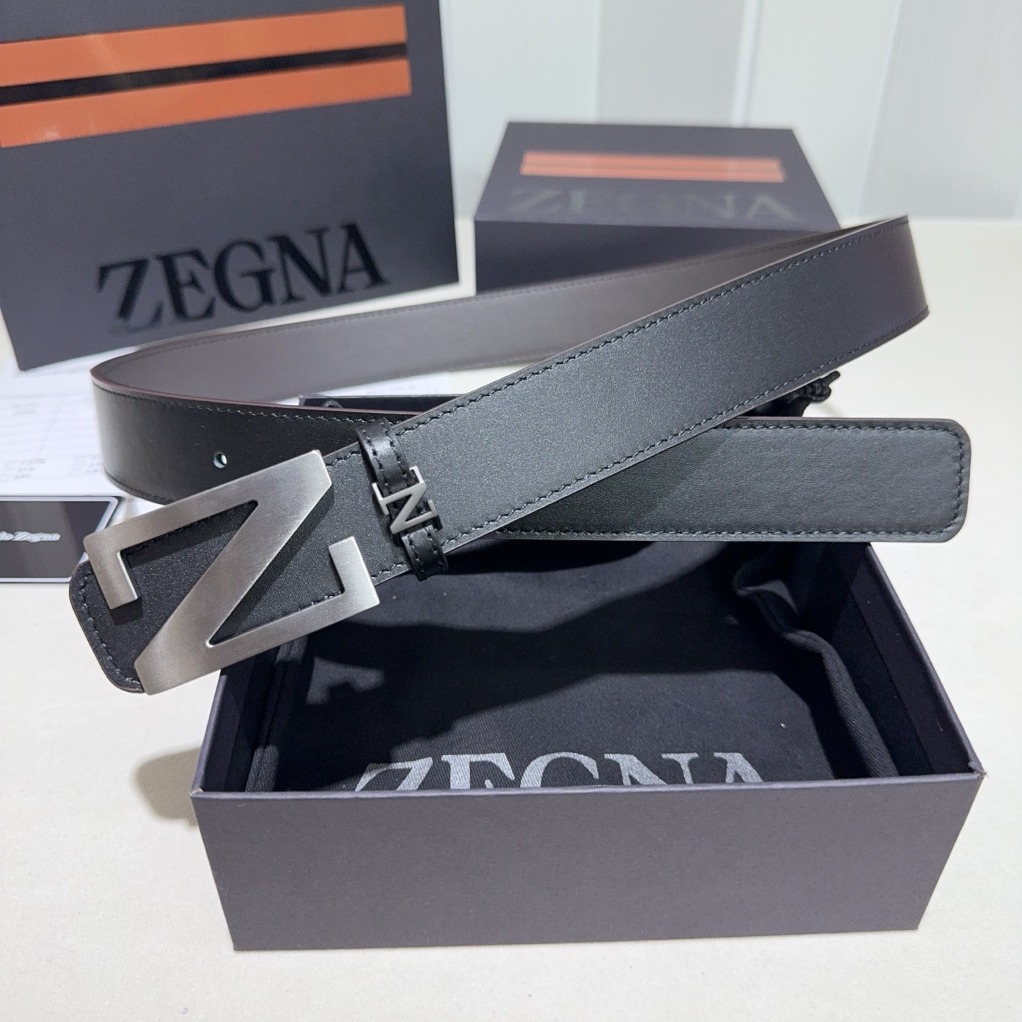 ZEGNA(杰尼亚)Z字扣皮带，双面牛皮平纹质感拉满，金属扣饰简约大气，商务休闲双场景适配，低调奢华的男