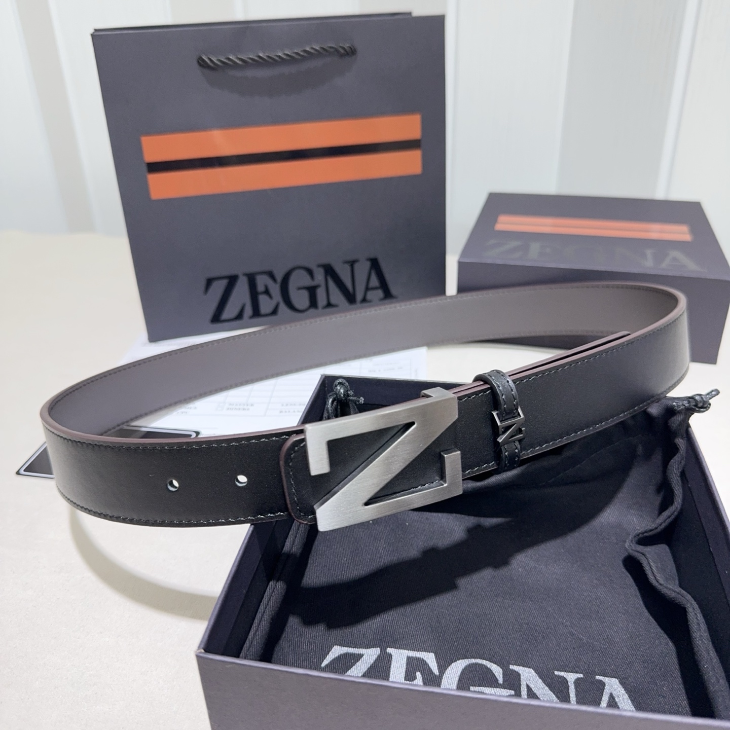 ZEGNA(杰尼亚)Z字扣皮带，双面牛皮平纹质感拉满，金属扣饰简约大气，商务休闲双场景适配，低调奢华的男
