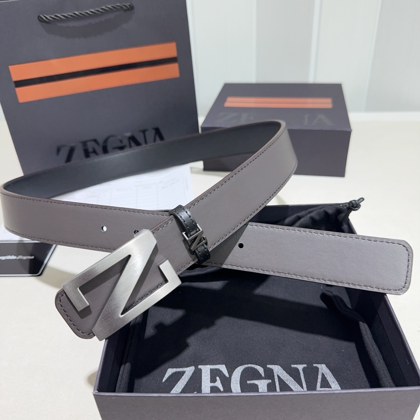 ZEGNA(杰尼亚)Z字扣皮带，双面牛皮平纹质感拉满，金属扣饰简约大气，商务休闲双场景适配，低调奢华的男