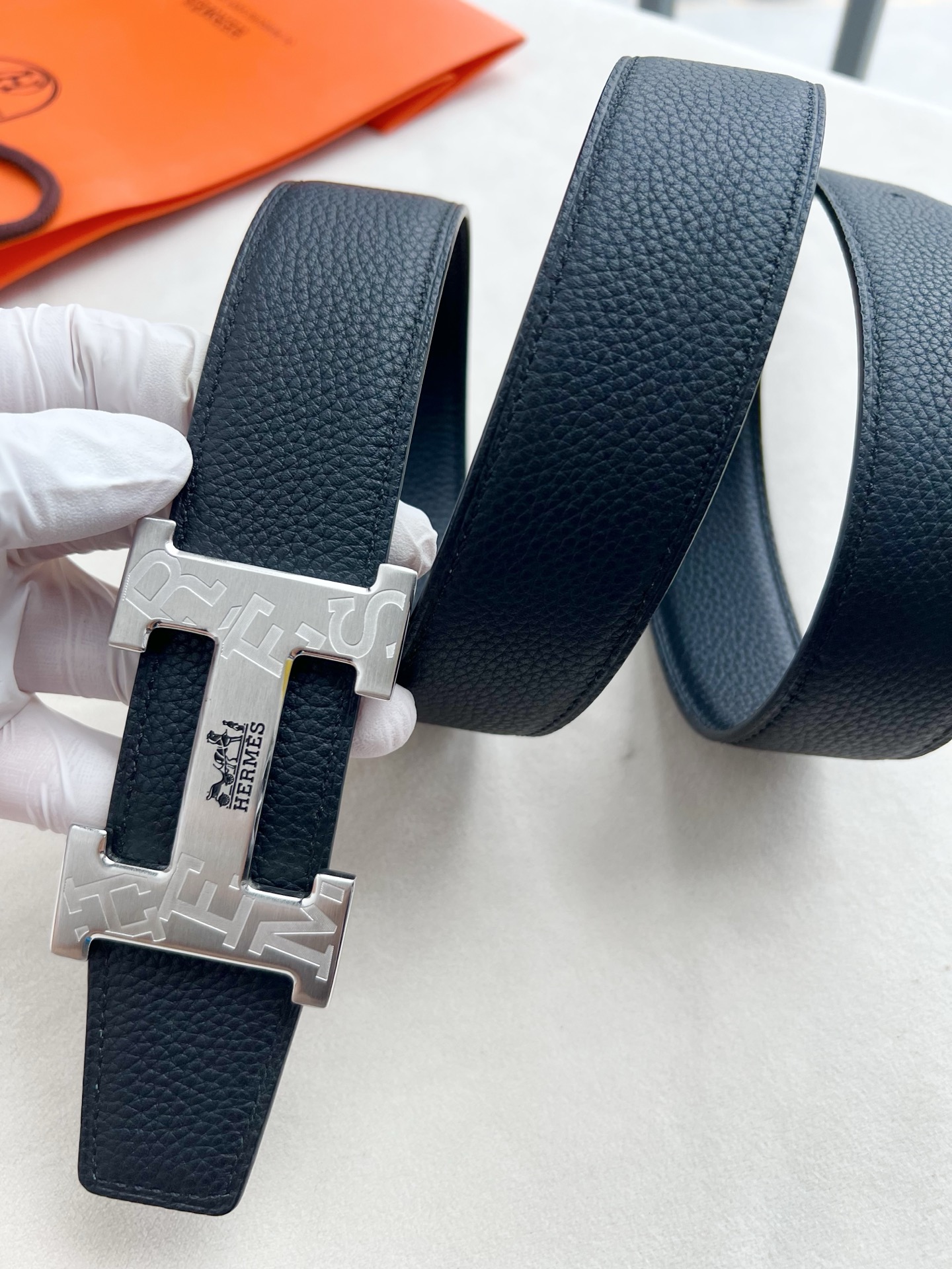 🎐 Hermès 🎐(爱马仕) 采用双面头层togo皮➕精品纯钢花纹扣头打造 ,双面可用,柔软细腻,时尚休闲易搭配,商务 🎐 Hermès 🎐(爱马仕) 采用双面头层togo皮➕精品纯钢花纹扣头打造 ,双面可用,柔软细腻,时尚休闲易搭配,商务