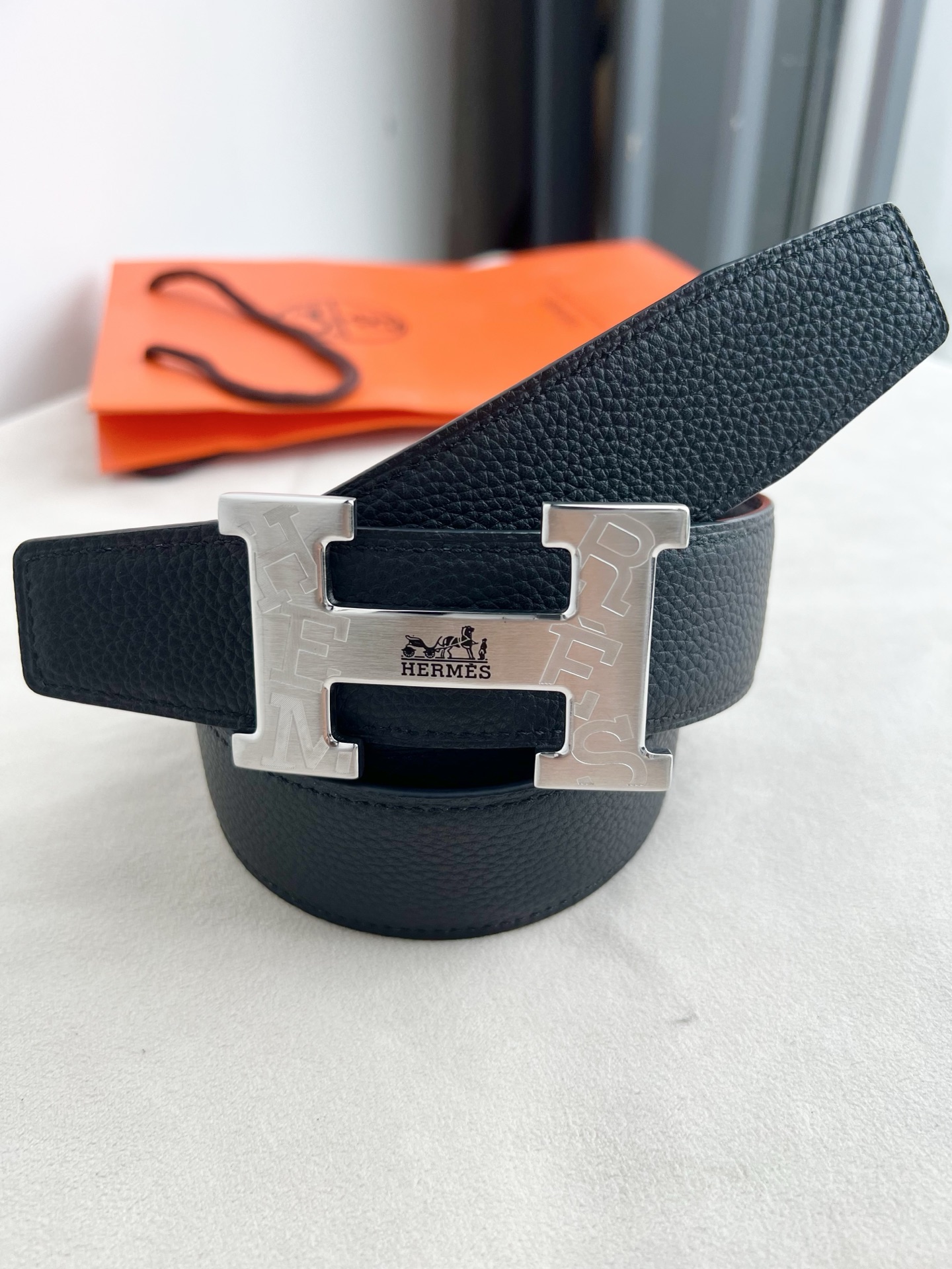 🎐 Hermès 🎐(爱马仕) 采用双面头层togo皮➕精品纯钢花纹扣头打造 ,双面可用,柔软细腻,时尚休闲易搭配,商务 🎐 Hermès 🎐(爱马仕) 采用双面头层togo皮➕精品纯钢花纹扣头打造 ,双面可用,柔软细腻,时尚休闲易搭配,商务