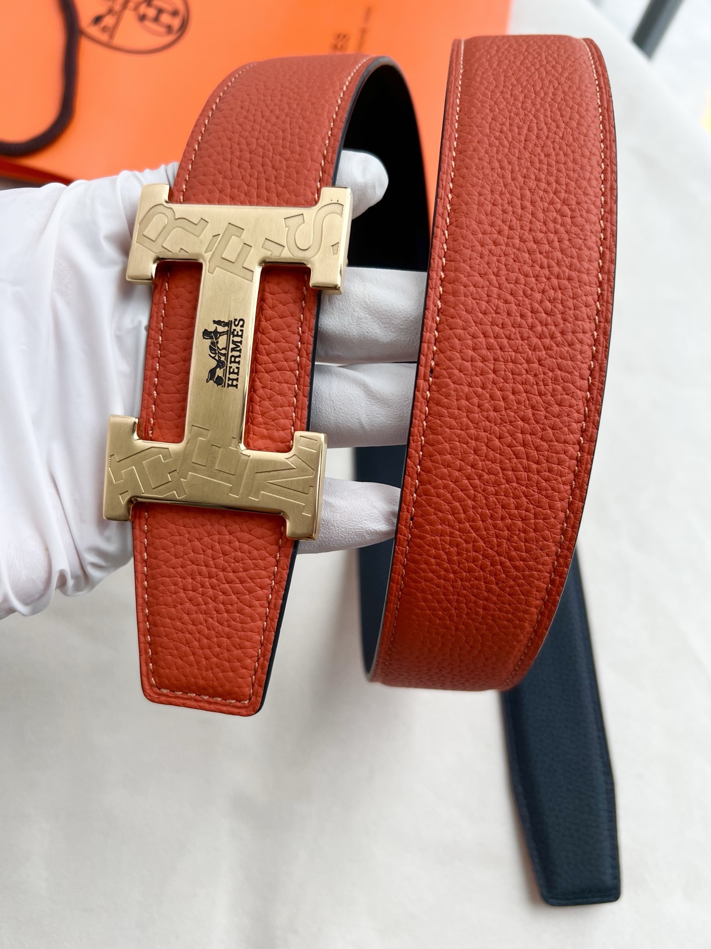 🎐 Hermès 🎐(爱马仕) 采用双面头层togo皮➕精品纯钢花纹扣头打造 ,双面可用,柔软细腻,时尚休闲易搭配,商务 🎐 Hermès 🎐(爱马仕) 采用双面头层togo皮➕精品纯钢花纹扣头打造 ,双面可用,柔软细腻,时尚休闲易搭配,商务