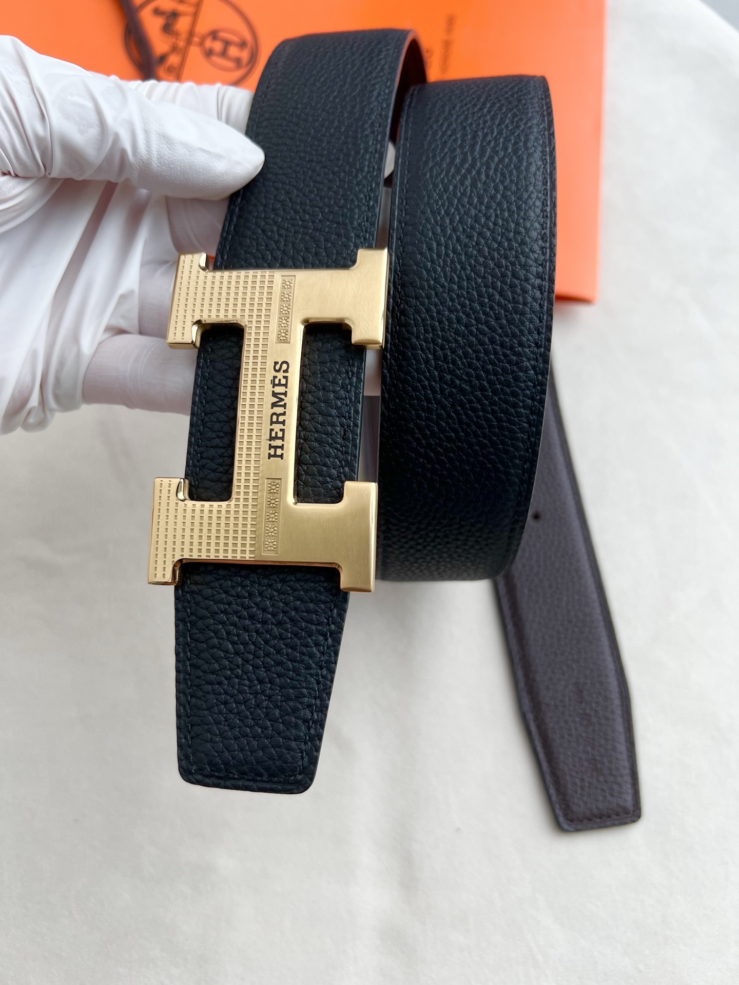 🎐 Hermès 🎐(爱马仕) 采用双面头层togo皮➕精品纯钢花纹扣头打造 ,双面可用,柔软细腻,时尚休闲易搭配,商务 🎐 Hermès 🎐(爱马仕) 采用双面头层togo皮➕精品纯钢花纹扣头打造 ,双面可用,柔软细腻,时尚休闲易搭配,商务