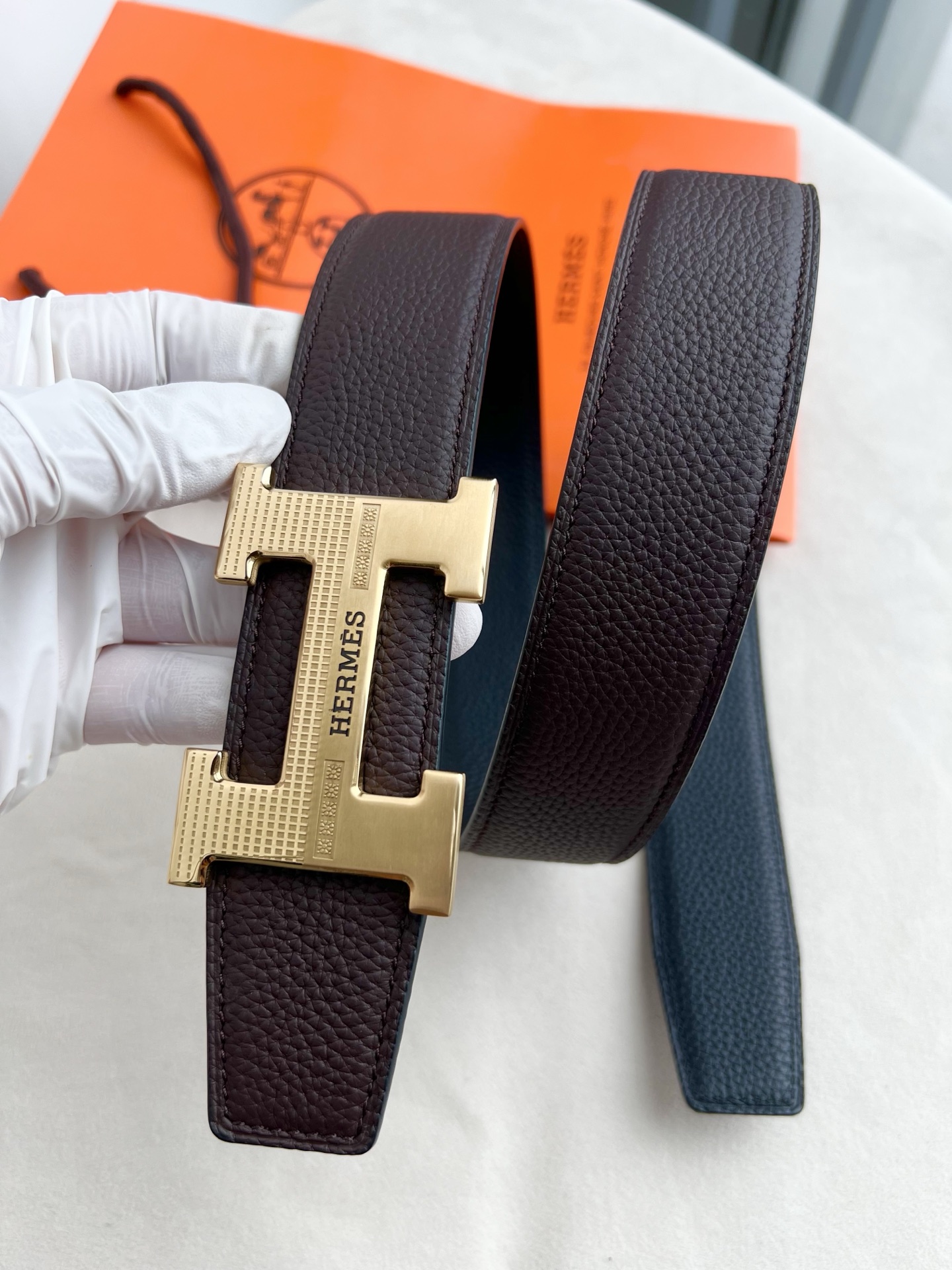 🎐 Hermès 🎐(爱马仕) 采用双面头层togo皮➕精品纯钢花纹扣头打造 ,双面可用,柔软细腻,时尚休闲易搭配,商务 🎐 Hermès 🎐(爱马仕) 采用双面头层togo皮➕精品纯钢花纹扣头打造 ,双面可用,柔软细腻,时尚休闲易搭配,商务