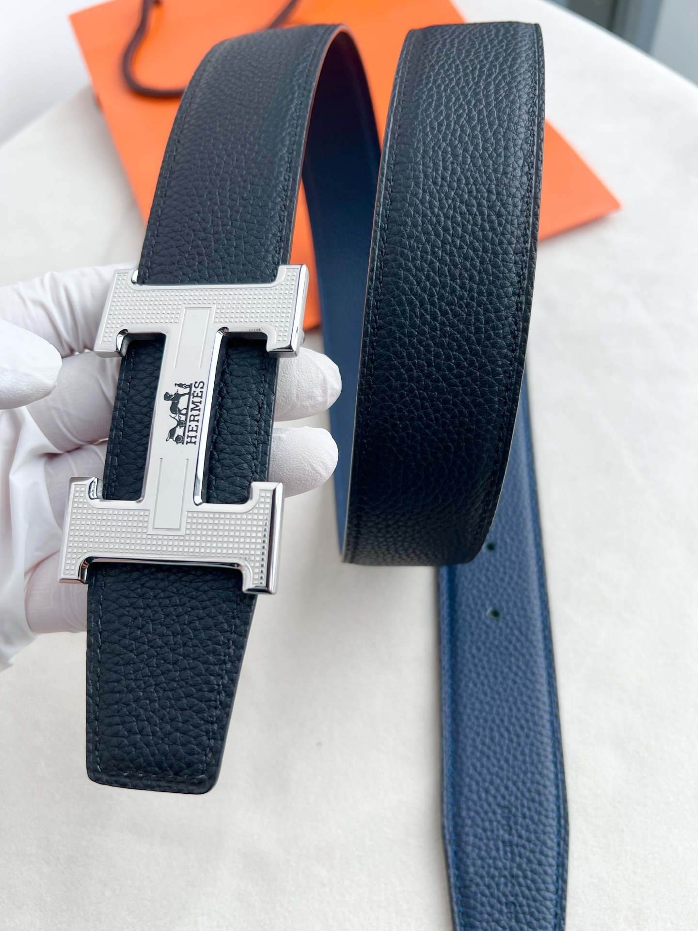 🎐 Hermès 🎐(爱马仕) 采用双面头层togo皮➕精品纯钢花纹扣头打造 ,双面可用,柔软细腻,时尚休闲易搭配,商务 🎐 Hermès 🎐(爱马仕) 采用双面头层togo皮➕精品纯钢花纹扣头打造 ,双面可用,柔软细腻,时尚休闲易搭配,商务