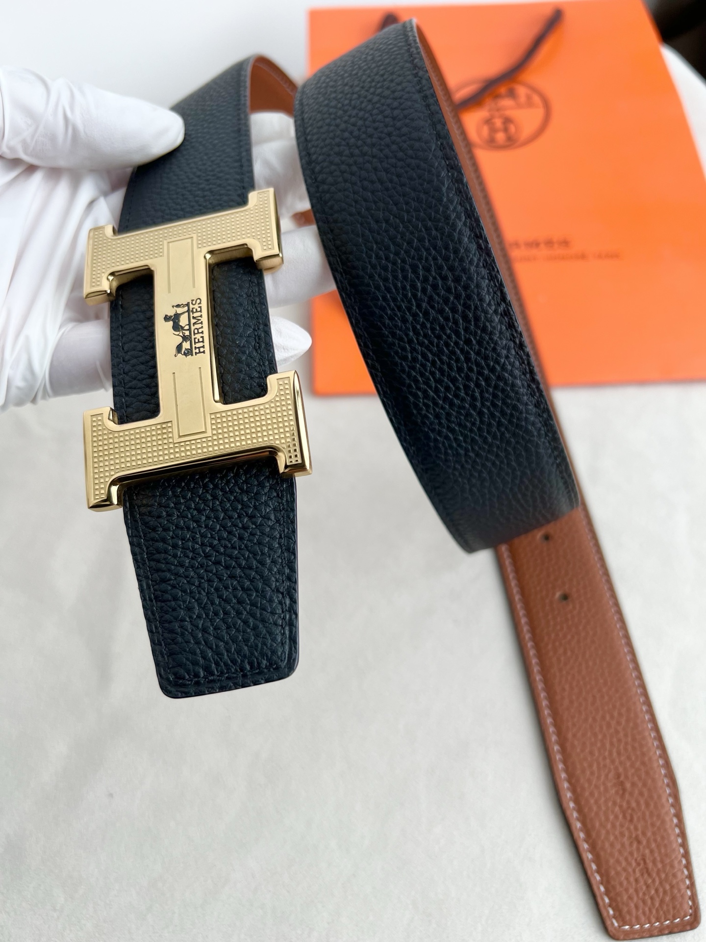 🎐 Hermès 🎐(爱马仕) 采用双面头层togo皮➕精品纯钢花纹扣头打造 ,双面可用,柔软细腻,时尚休闲易搭配,商务 🎐 Hermès 🎐(爱马仕) 采用双面头层togo皮➕精品纯钢花纹扣头打造 ,双面可用,柔软细腻,时尚休闲易搭配,商务