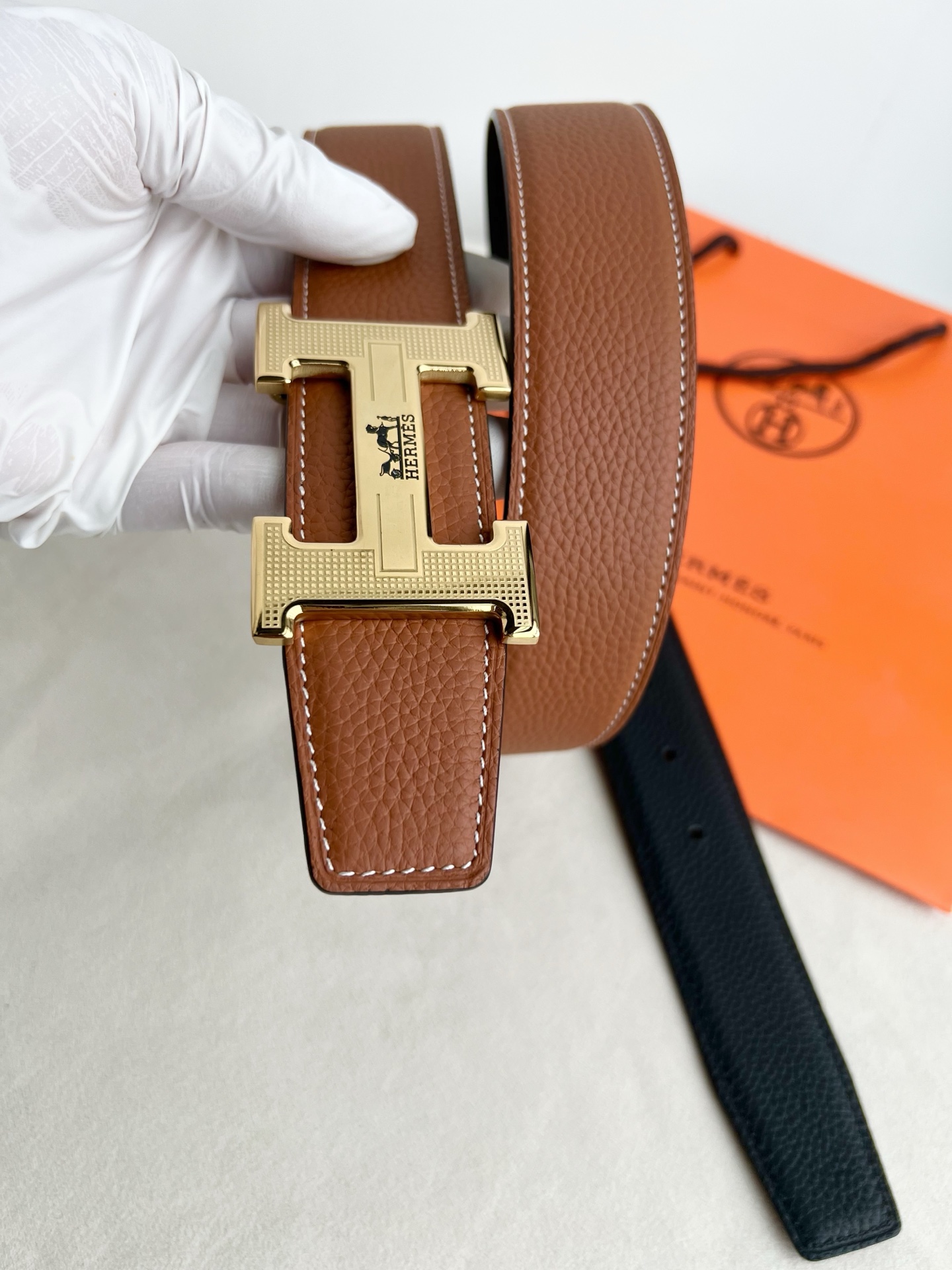 🎐 Hermès 🎐(爱马仕) 采用双面头层togo皮➕精品纯钢花纹扣头打造 ,双面可用,柔软细腻,时尚休闲易搭配,商务 🎐 Hermès 🎐(爱马仕) 采用双面头层togo皮➕精品纯钢花纹扣头打造 ,双面可用,柔软细腻,时尚休闲易搭配,商务