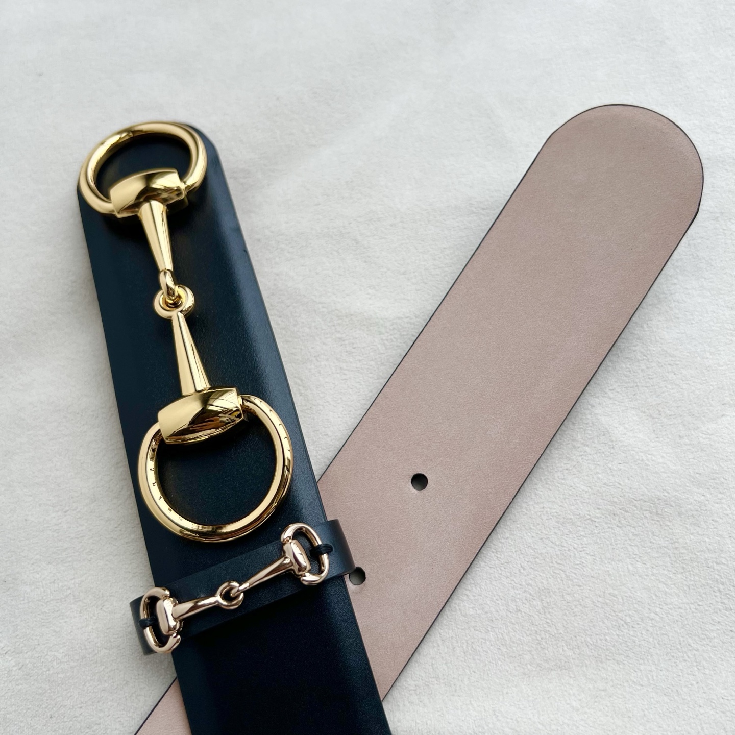 🌟Gucci(古奇)解锁腰带新品·细节实拍 精选十字纹搭平纹头层牛皮打造,纹理细腻,精品金属纯铜采用抛光工艺,光泽感拉满 🌟Gucci(古奇)解锁腰带新品·细节实拍 精选十字纹搭平纹头层牛皮打造,纹理细腻,精品金属纯铜采用抛光工艺,光泽感拉满