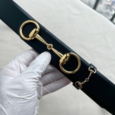 🌟Gucci(古奇)解锁腰带新品·细节实拍 精选十字纹搭平纹头层牛皮打造,纹理细腻,精品金属纯铜采用抛光工艺,光泽感拉满 🌟Gucci(古奇)解锁腰带新品·细节实拍 精选十字纹搭平纹头层牛皮打造,纹理细腻,精品金属纯铜采用抛光工艺,光泽感拉满