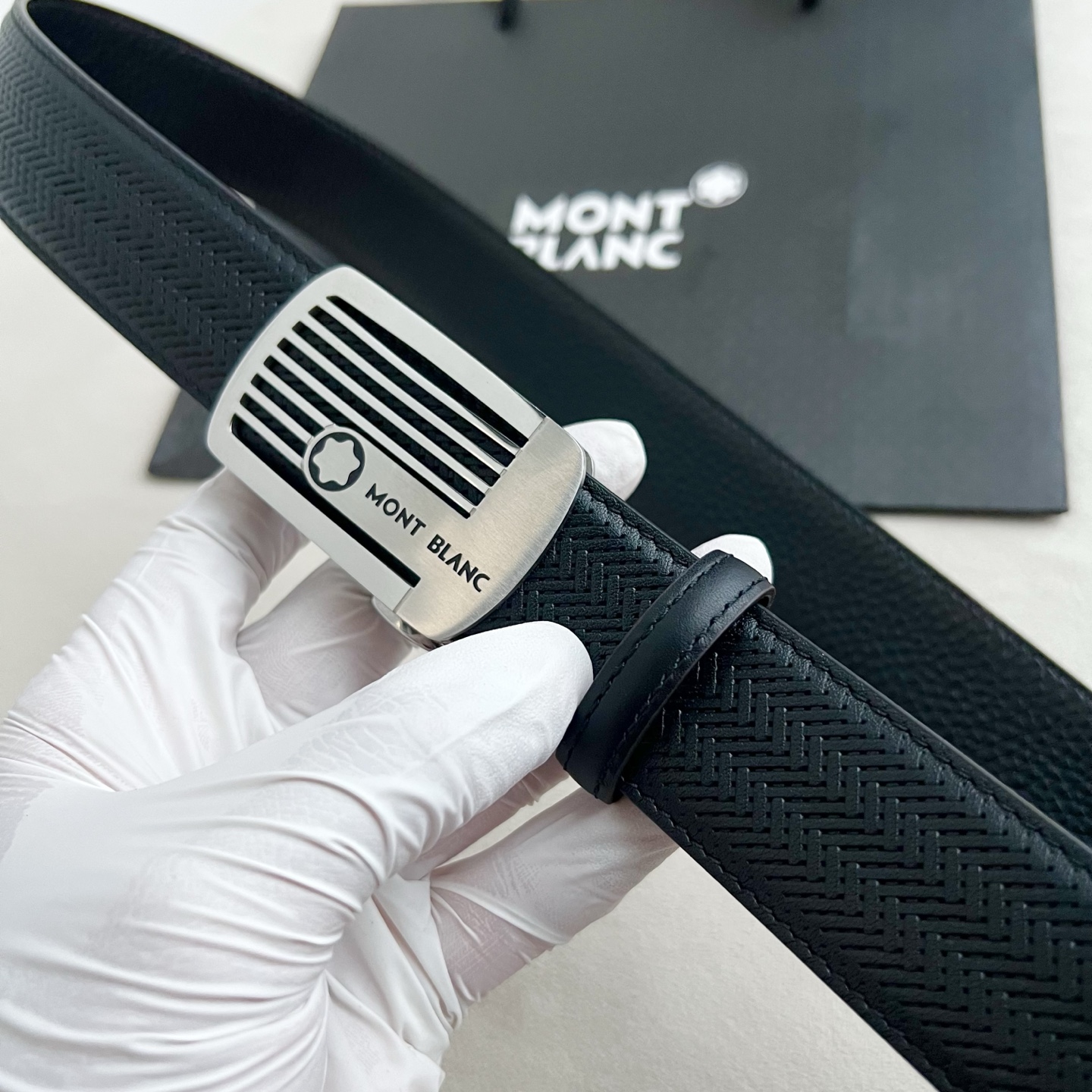 🎐 Montblanc 🎐(万宝龙) 面采用草席纹底togo纹 ➕360不锈钢精品扣头打造 柔软细腻,休闲商务,百搭大方 🎐 Montblanc 🎐(万宝龙) 面采用草席纹底togo纹 ➕360不锈钢精品扣头打造 柔软细腻,休闲商务,百搭大方