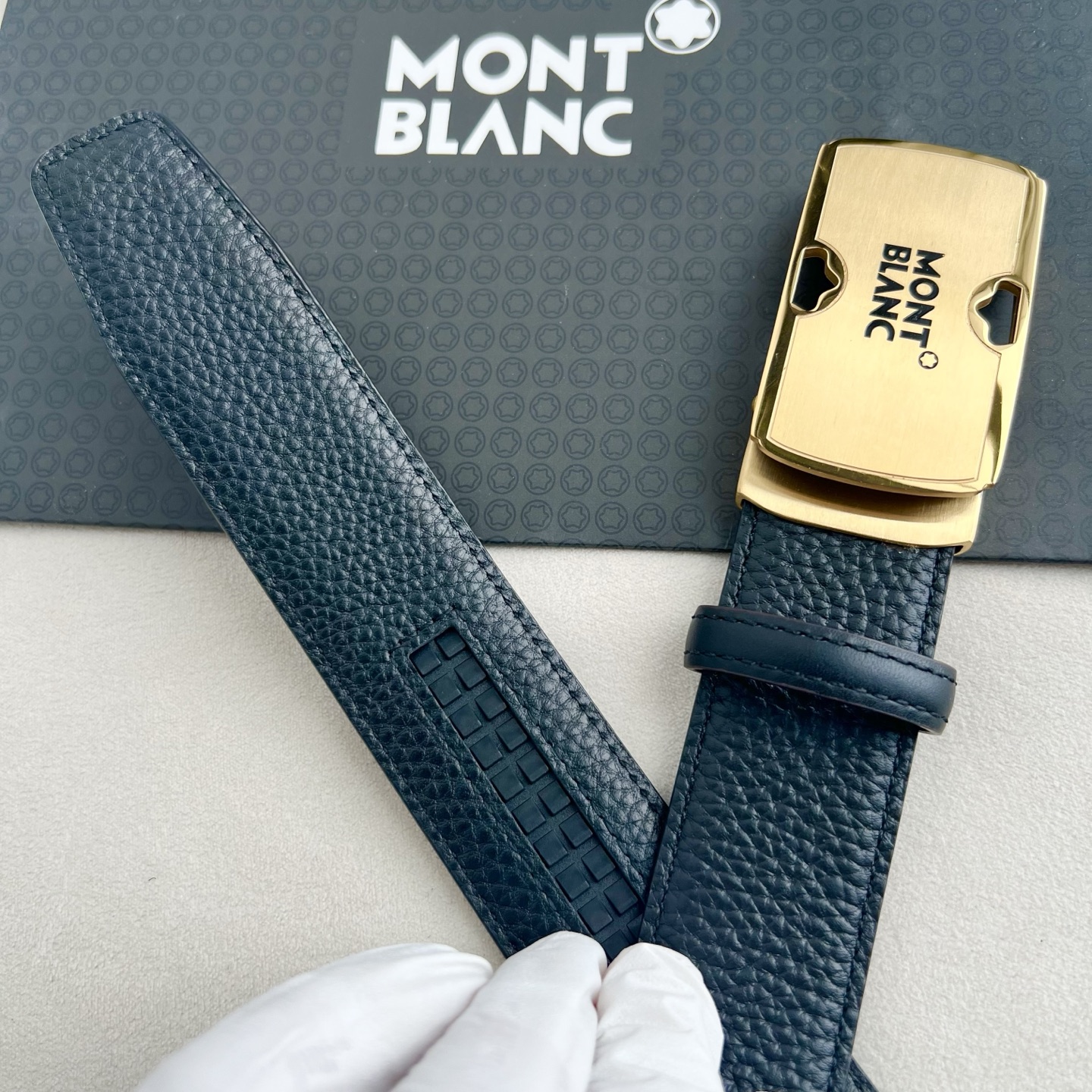 🎐 Montblanc 🎐（万宝龙） 双面togo纹 ➕360不锈钢精品扣头打造 柔软细腻，休闲商务，百搭大方，商务休闲