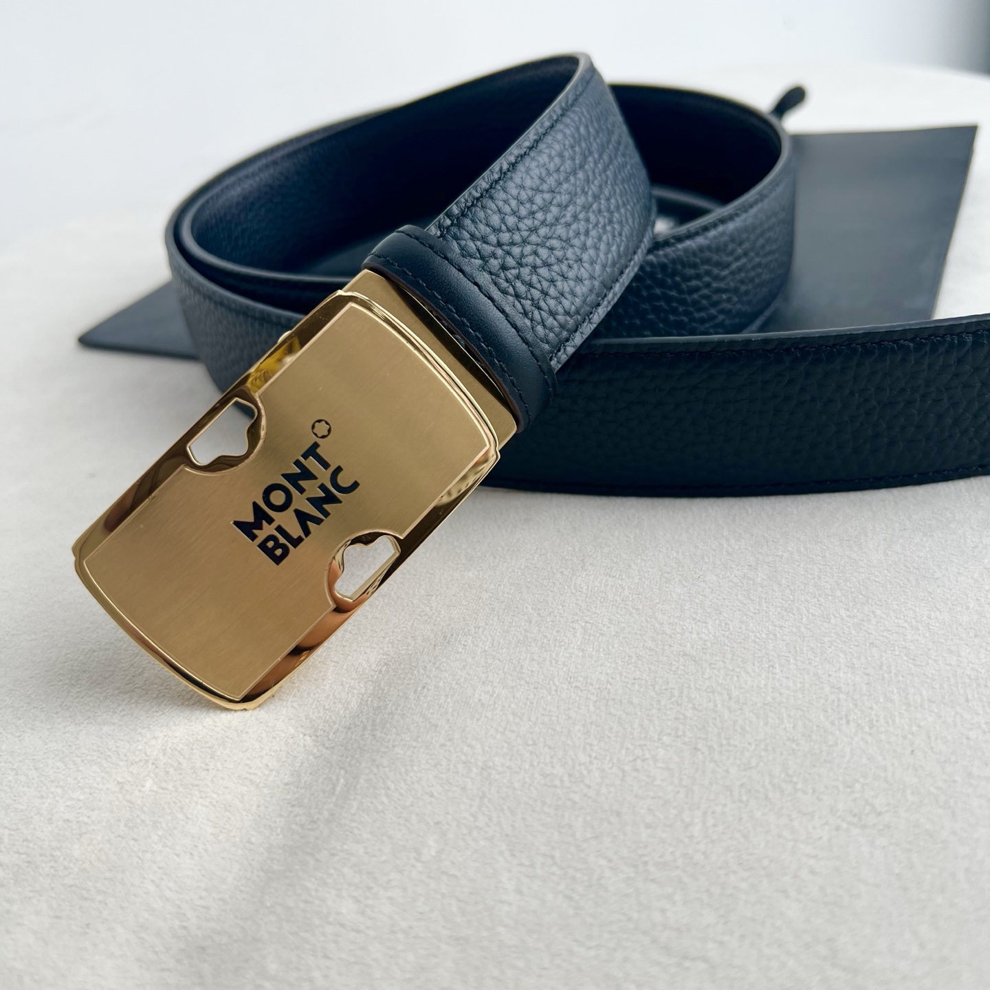 🎐 Montblanc 🎐（万宝龙） 双面togo纹 ➕360不锈钢精品扣头打造 柔软细腻，休闲商务，百搭大方，商务休闲
