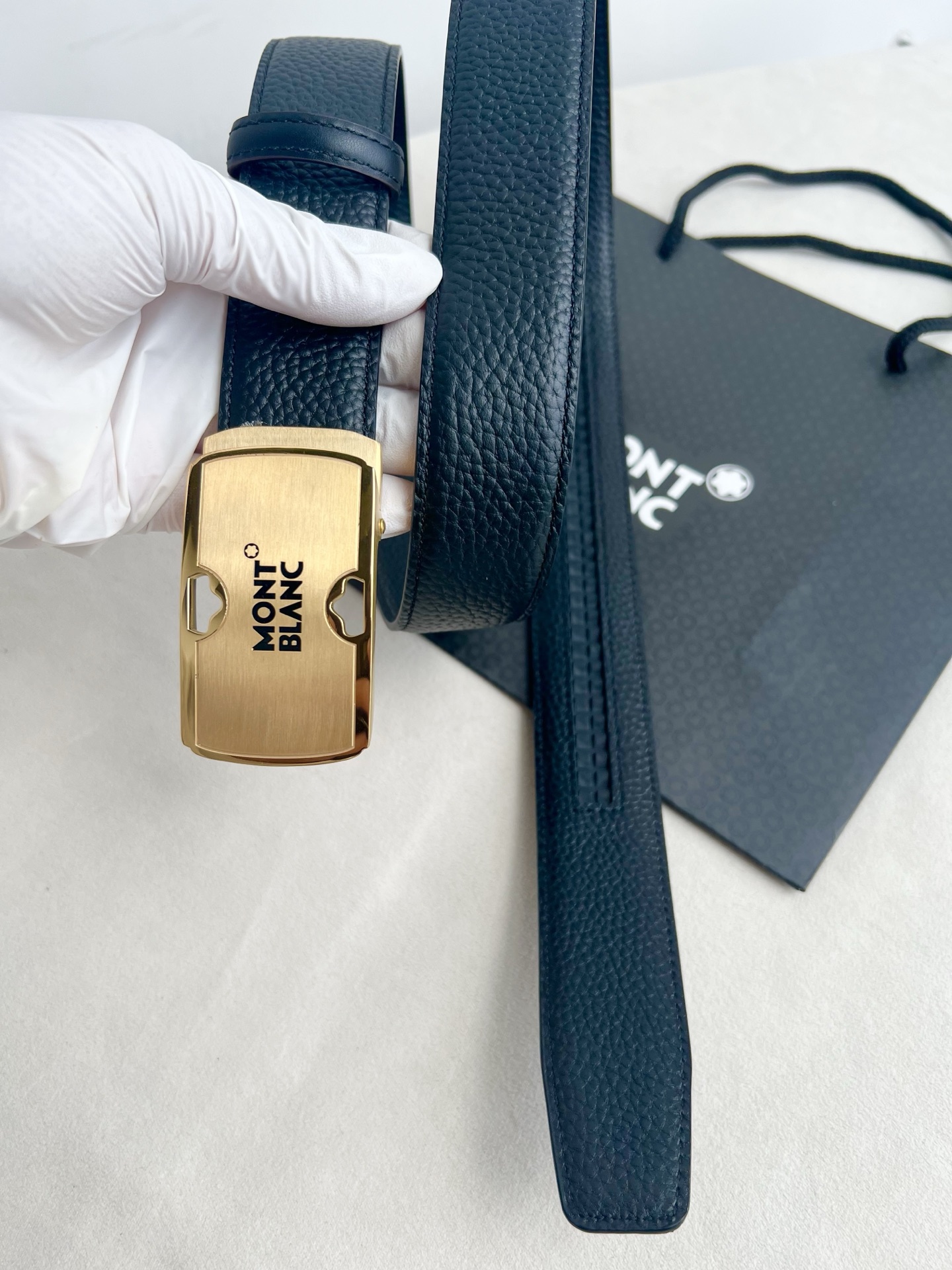 🎐 Montblanc 🎐（万宝龙） 双面togo纹 ➕360不锈钢精品扣头打造 柔软细腻，休闲商务，百搭大方，商务休闲